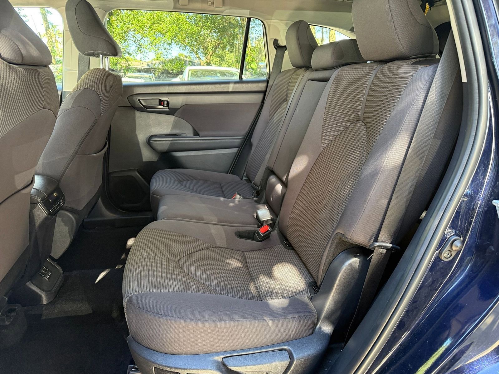 Thumbnail: 2025 Toyota Highlander - 33