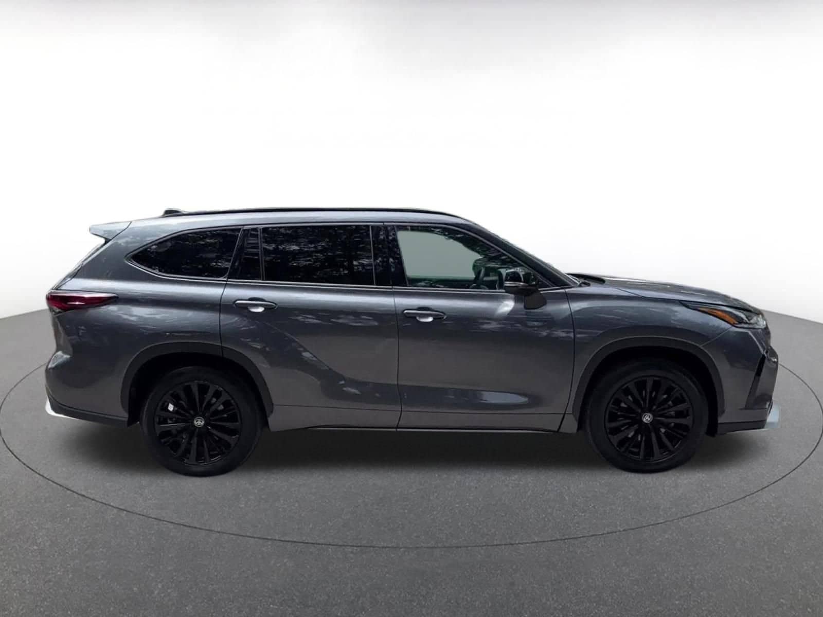 Thumbnail: 2025 Toyota Highlander - 16