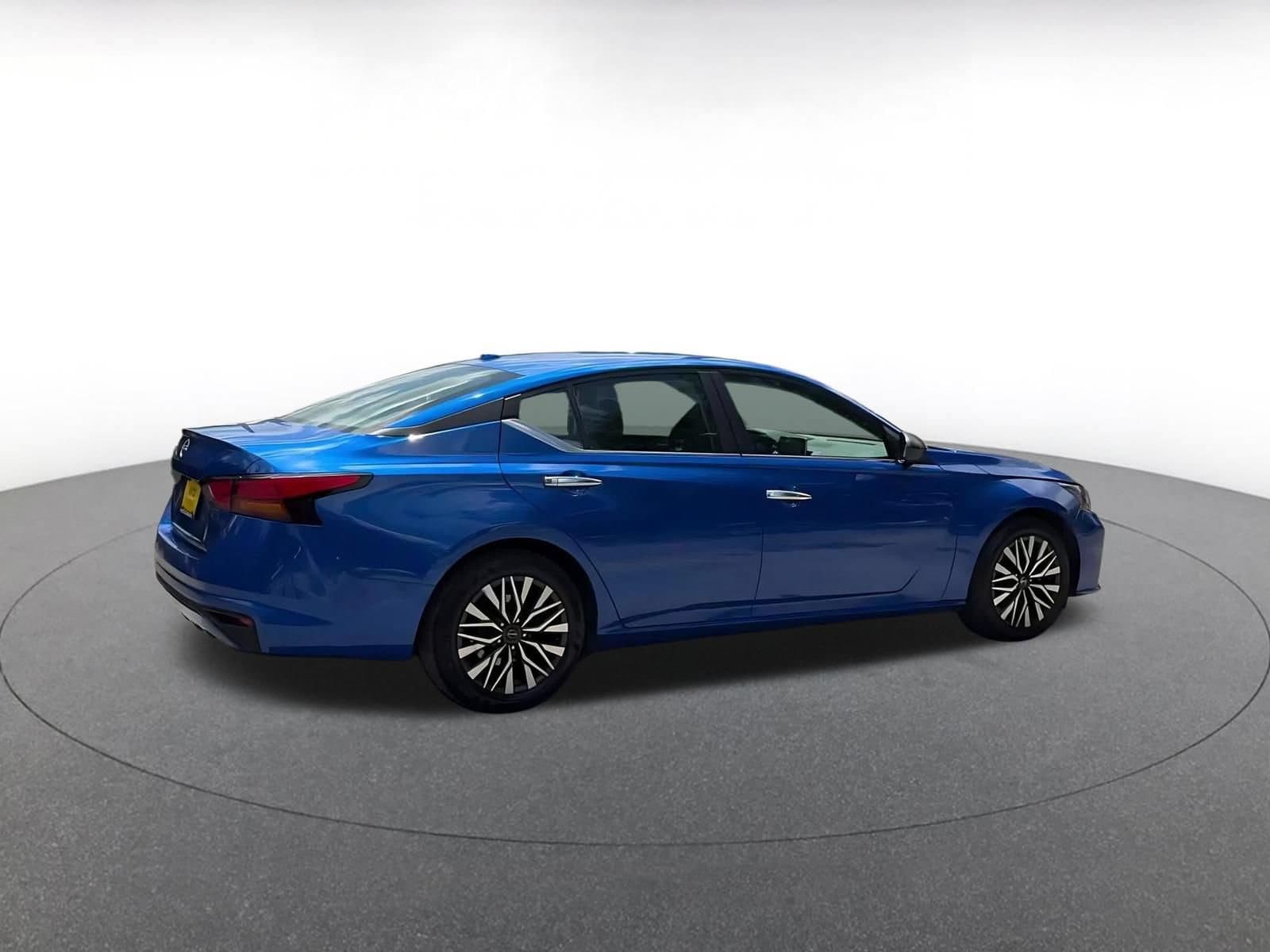 Thumbnail: 2025 Nissan Altima - 14