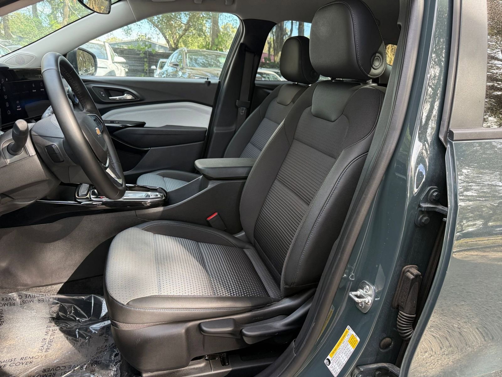 Thumbnail: 2025 Chevrolet Trax - 31