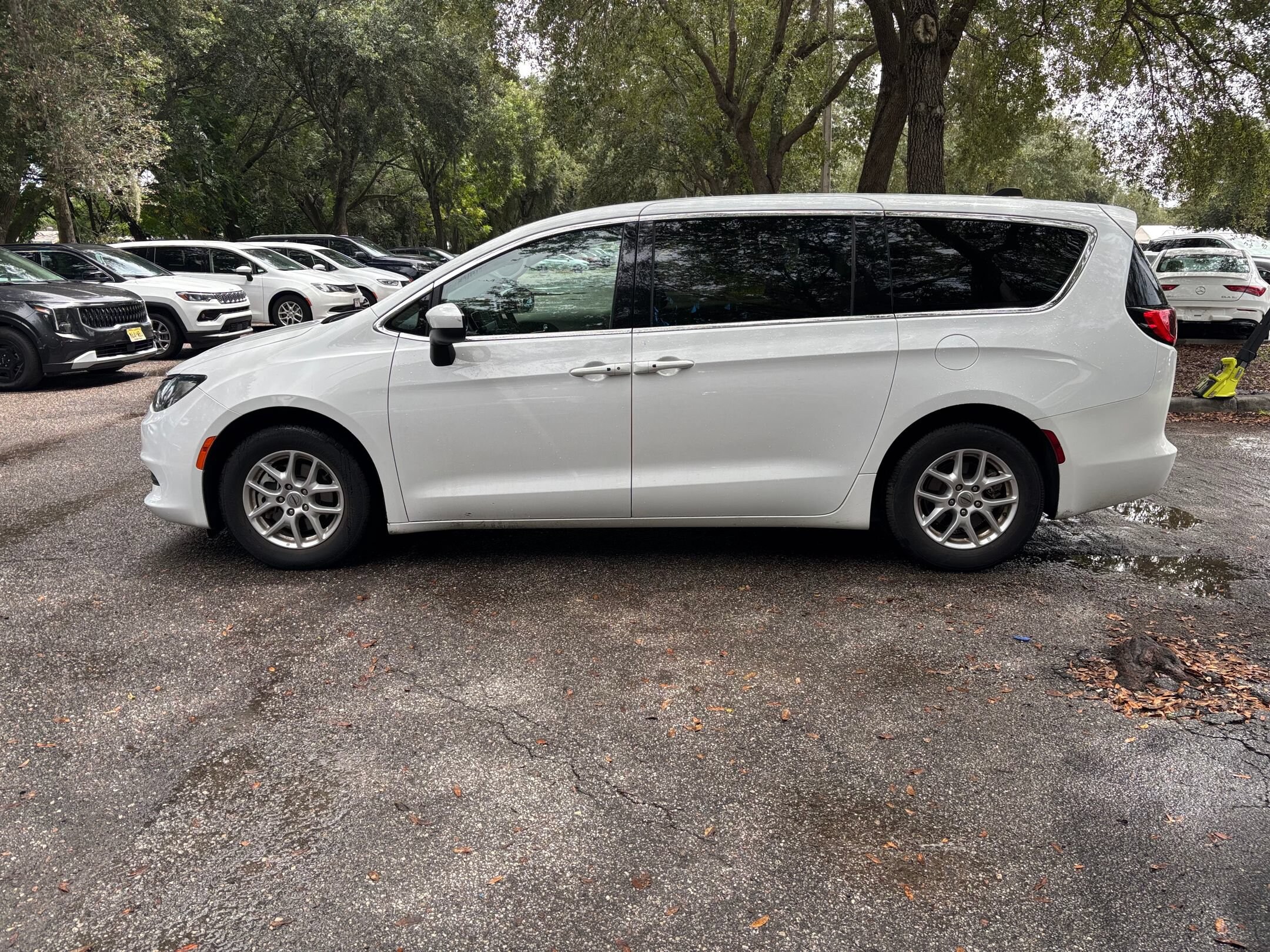Thumbnail: 2023 Chrysler Voyager - 16