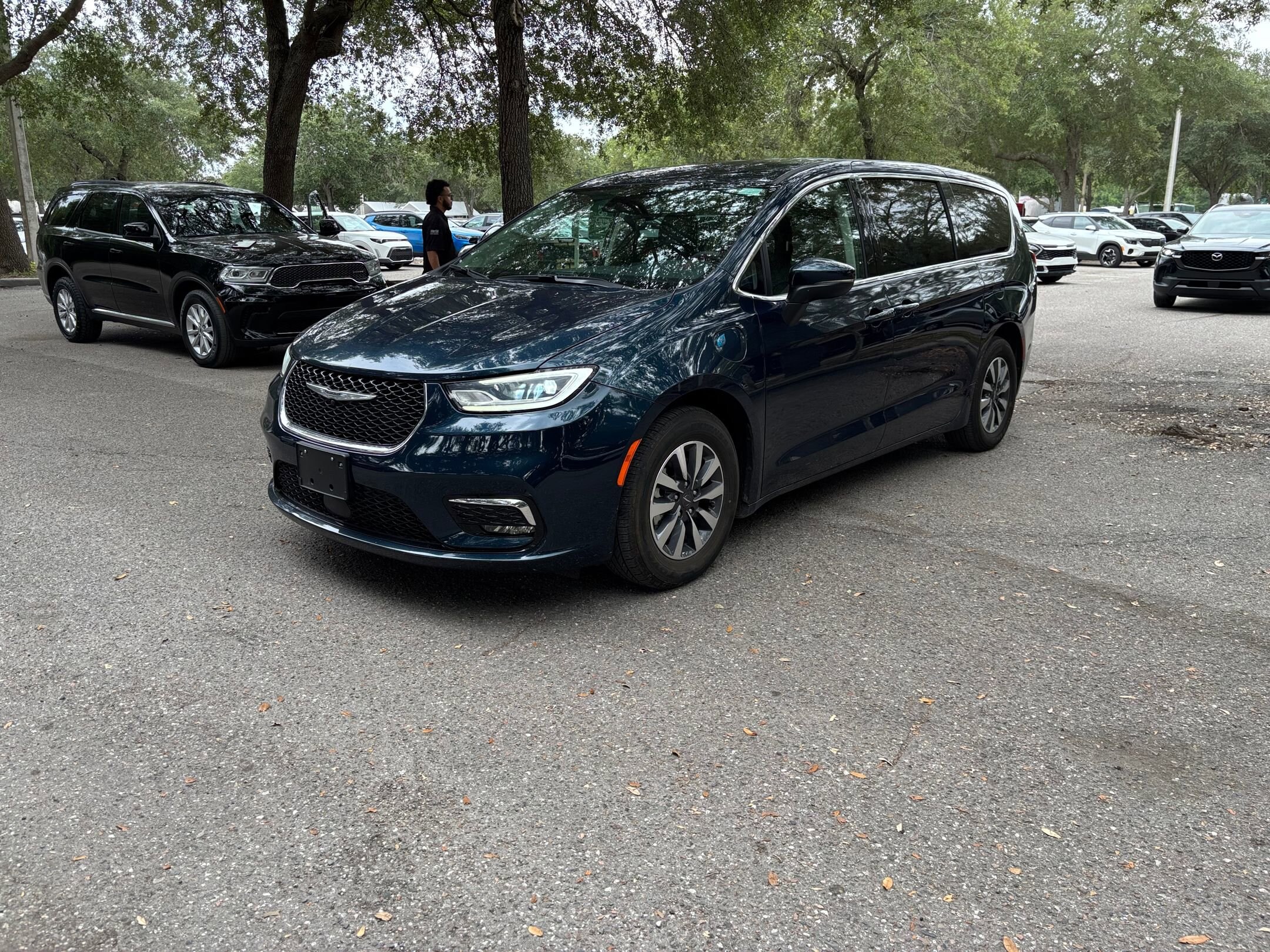 Thumbnail: 2023 Chrysler Pacifica - 10