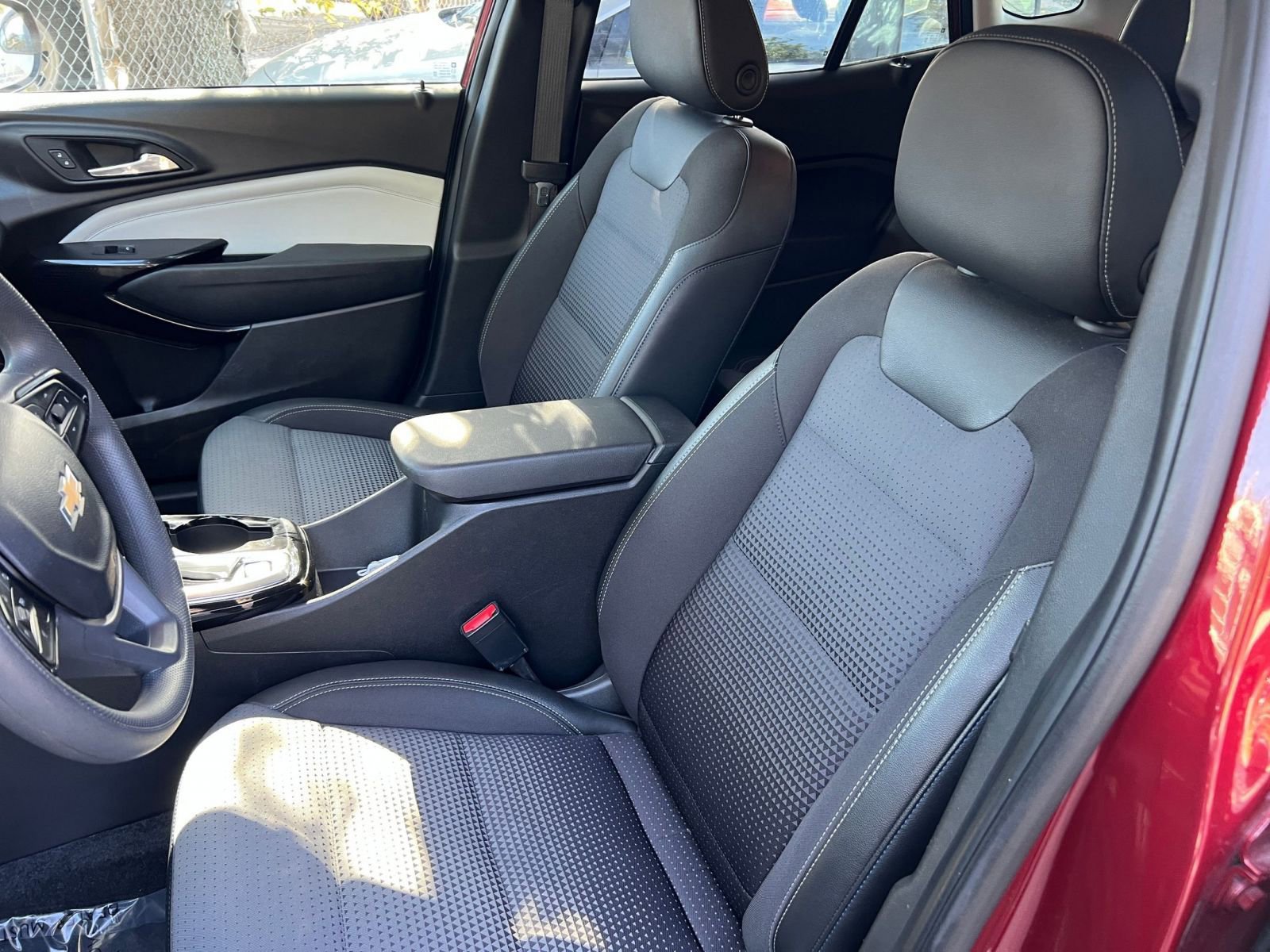 Thumbnail: 2025 Chevrolet Trax - 32