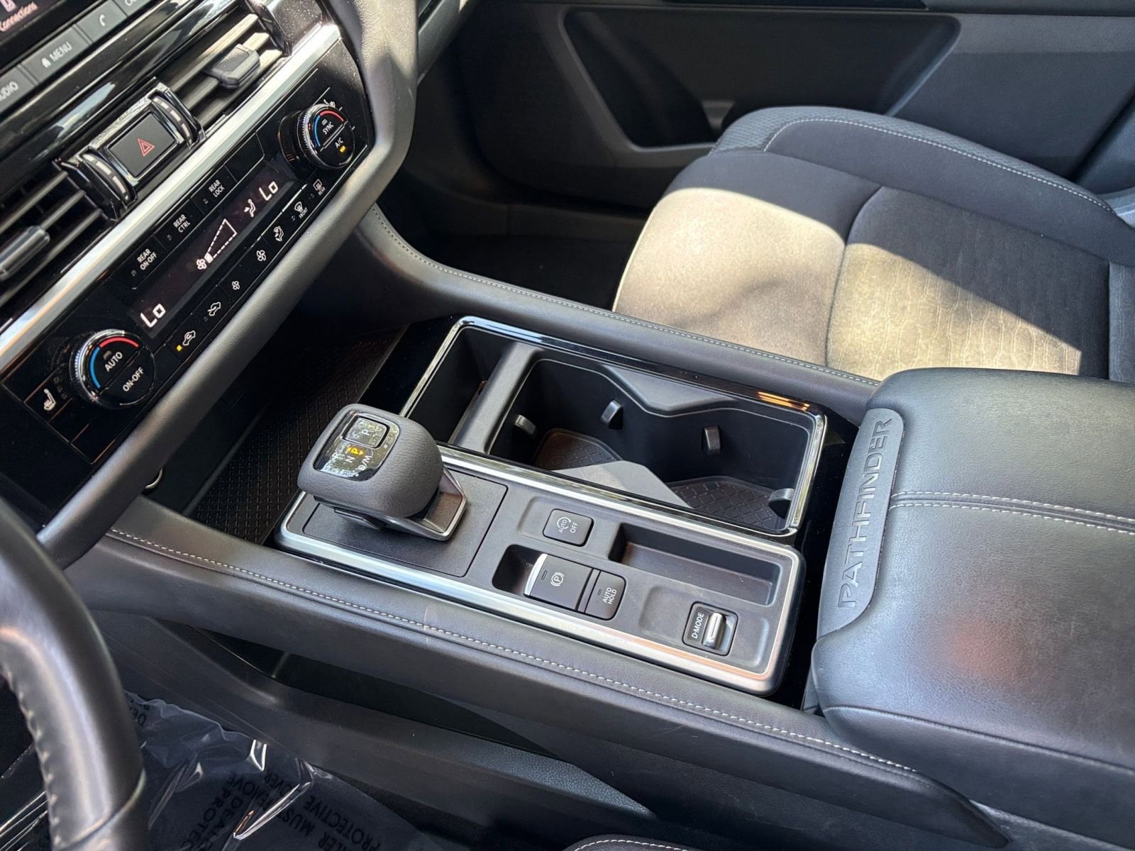 2024 Nissan Pathfinder SV - Photo 43