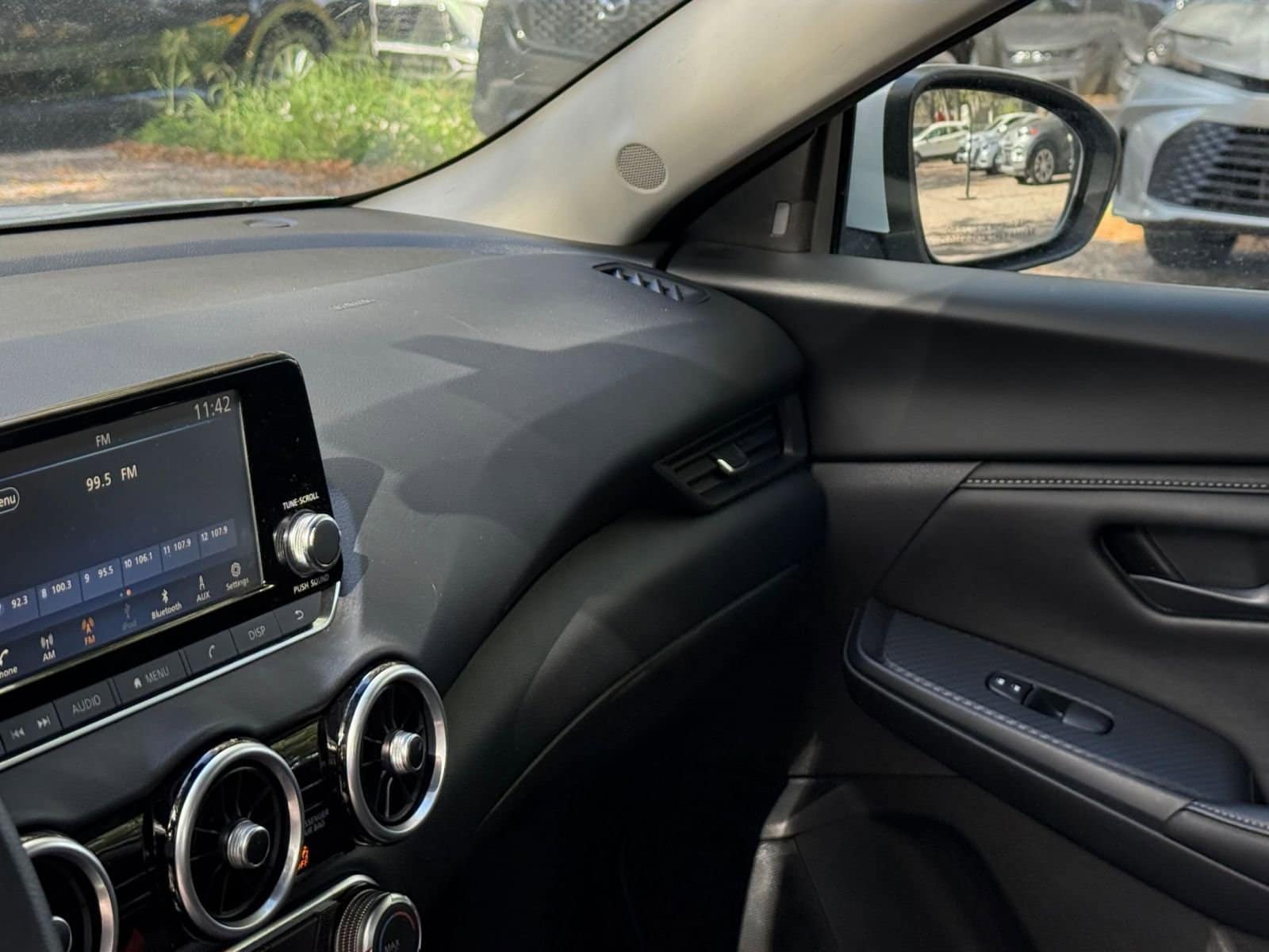 Thumbnail: 2025 Nissan Sentra - 32