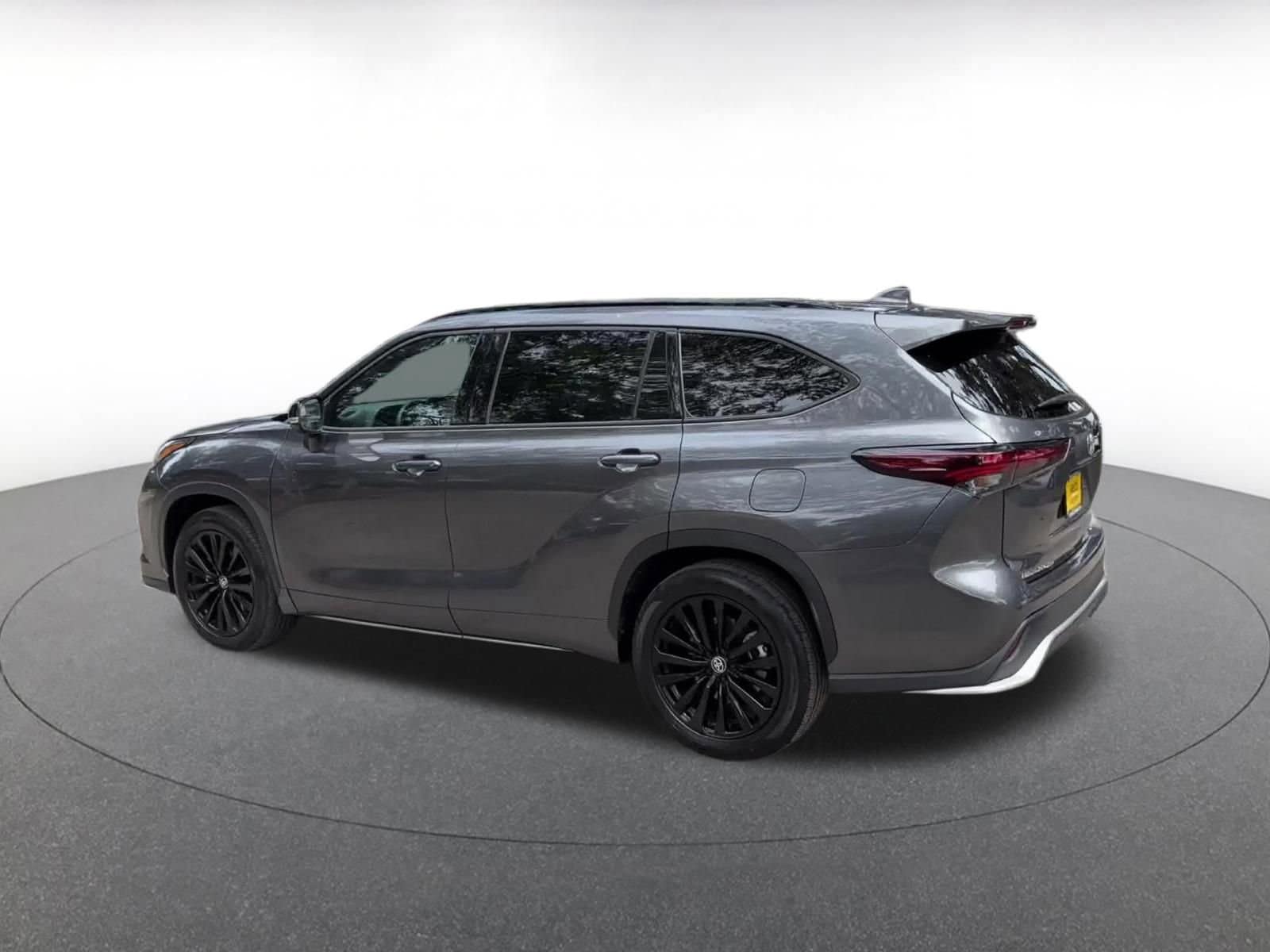 Thumbnail: 2025 Toyota Highlander - 10