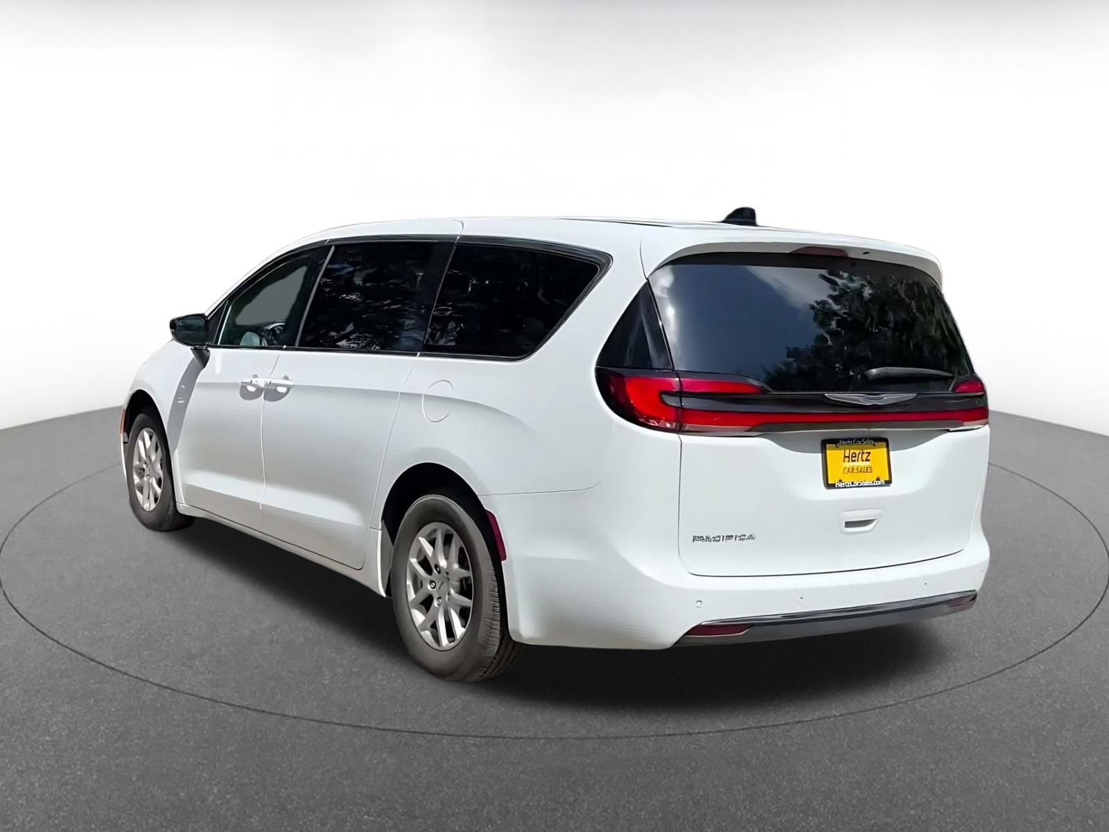 Thumbnail: 2025 Chrysler Pacifica - 11