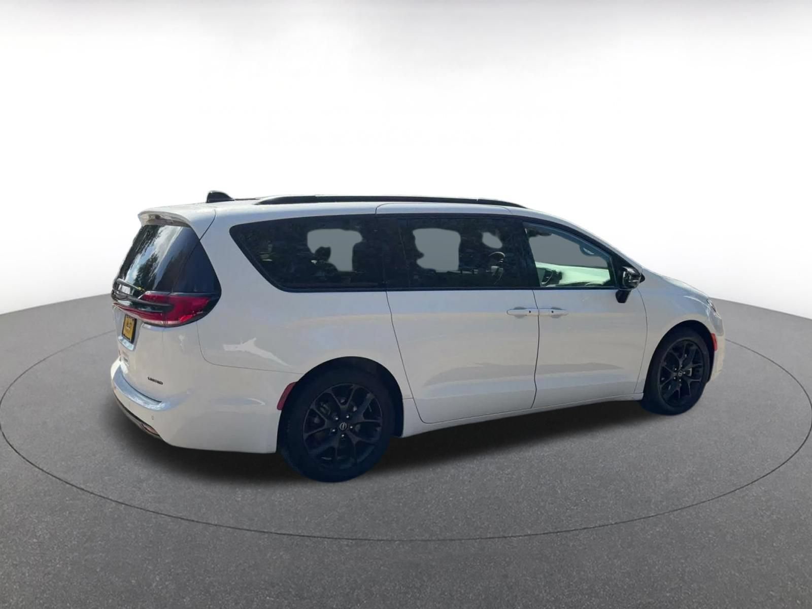 Thumbnail: 2025 Chrysler Pacifica - 12