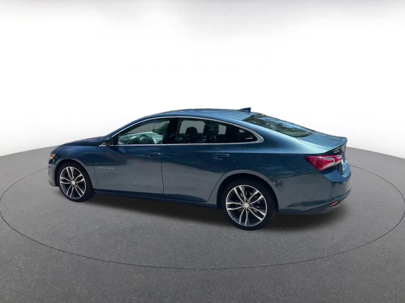 Thumbnail: 2024 Chevrolet Malibu - 10