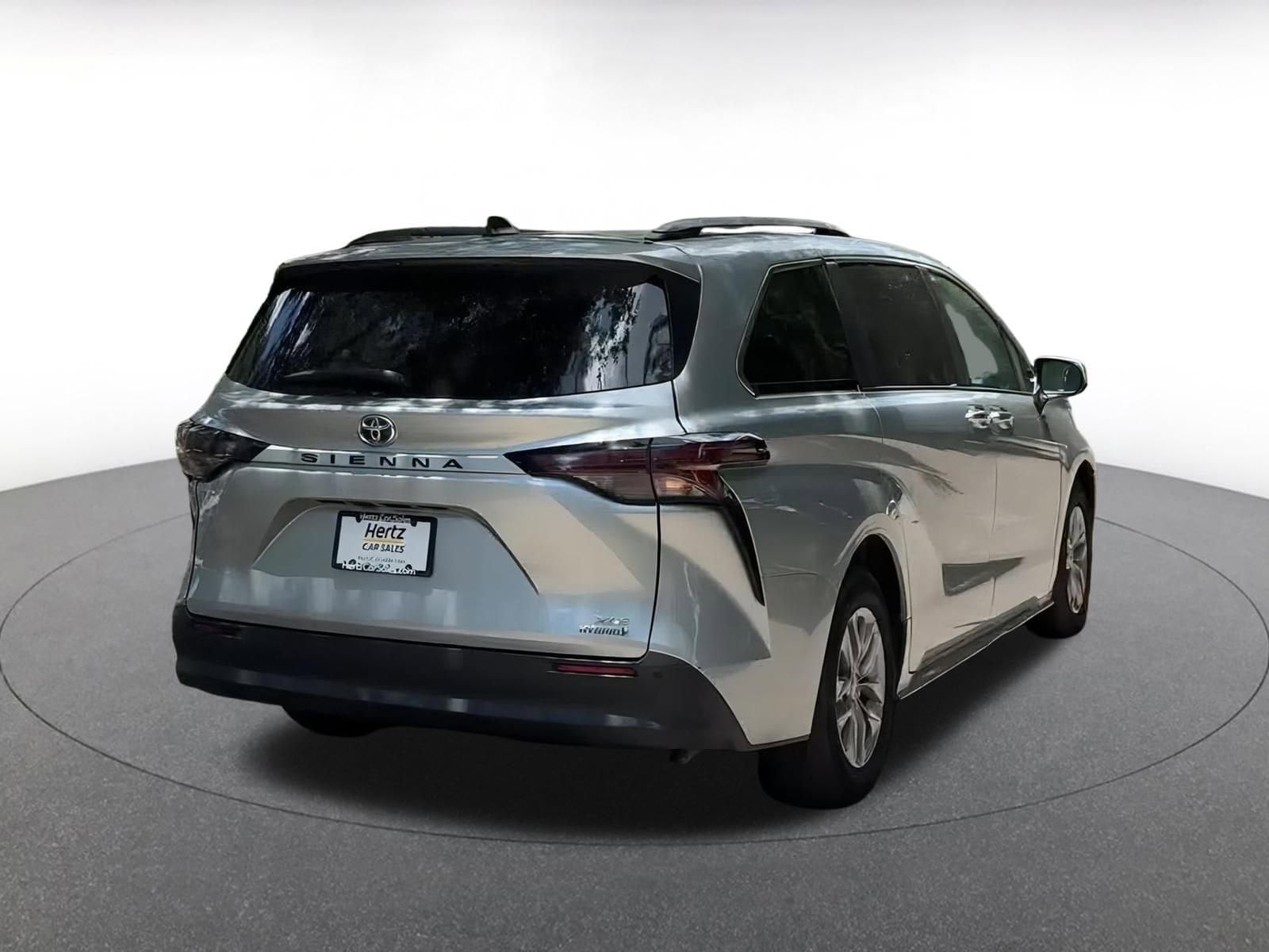 Thumbnail: 2023 Toyota Sienna - 13
