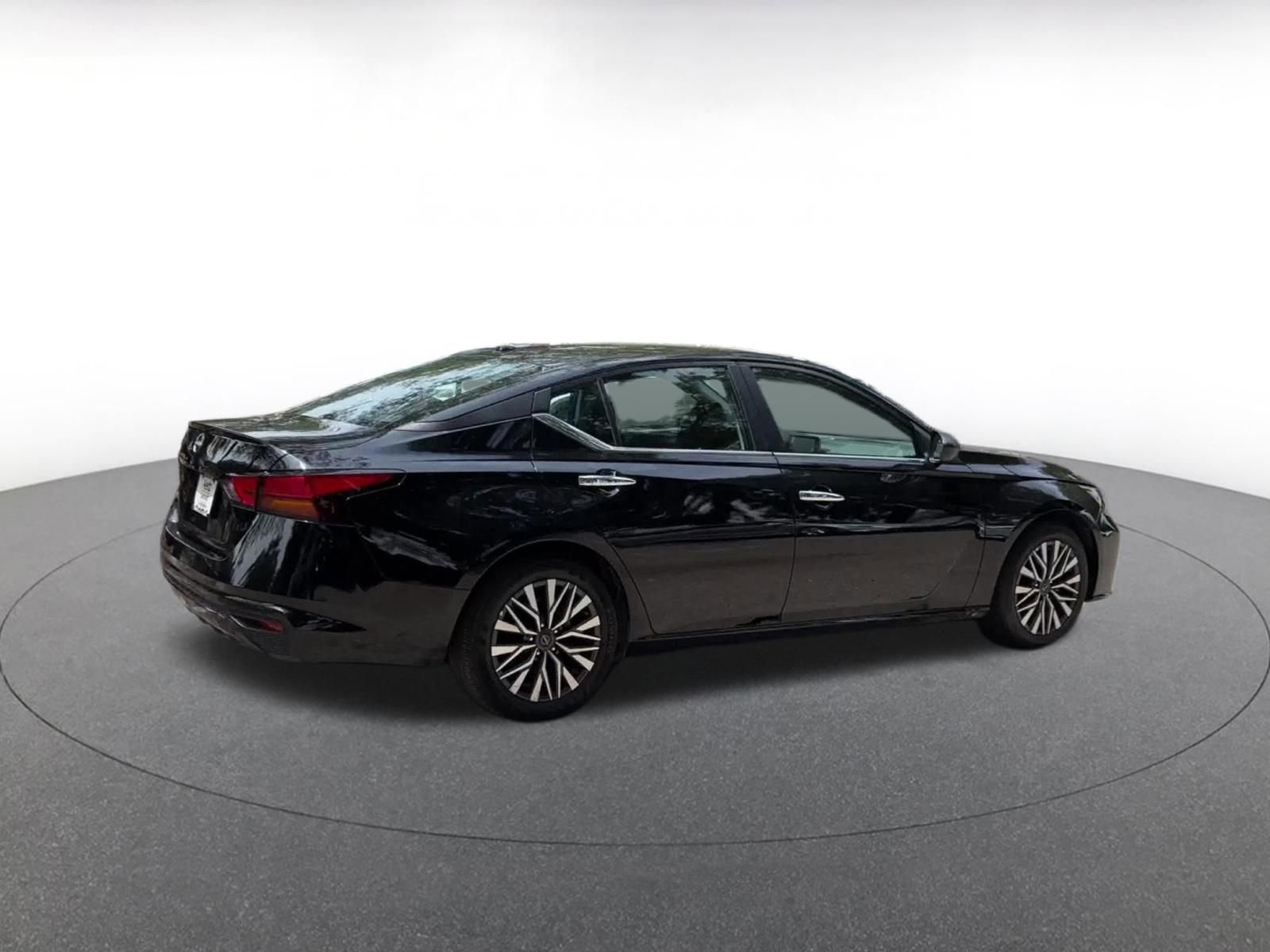 Thumbnail: 2025 Nissan Altima - 15