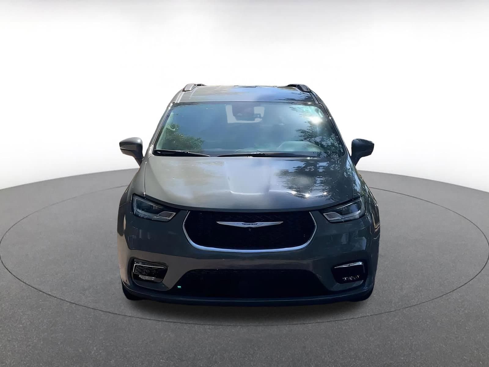 Thumbnail: 2022 Chrysler Pacifica - 5