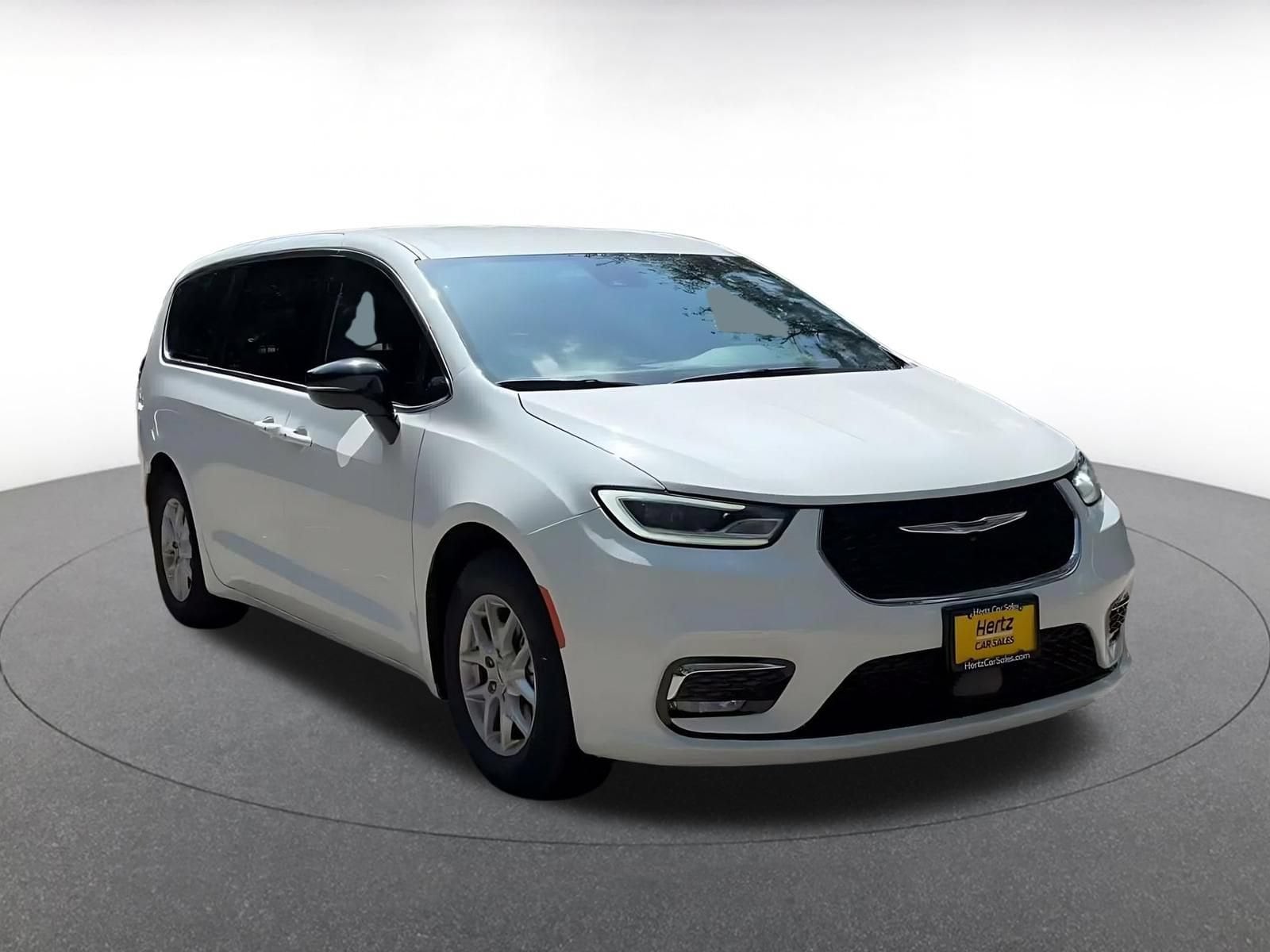 Thumbnail: 2025 Chrysler Pacifica - 3