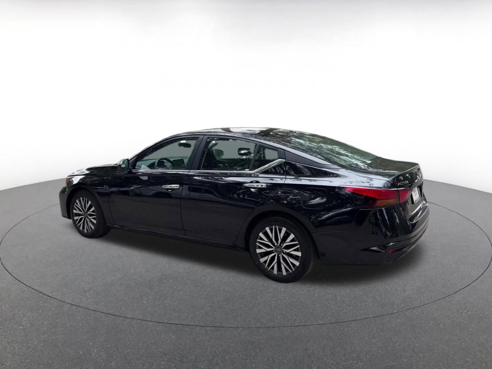 Thumbnail: 2025 Nissan Altima - 10