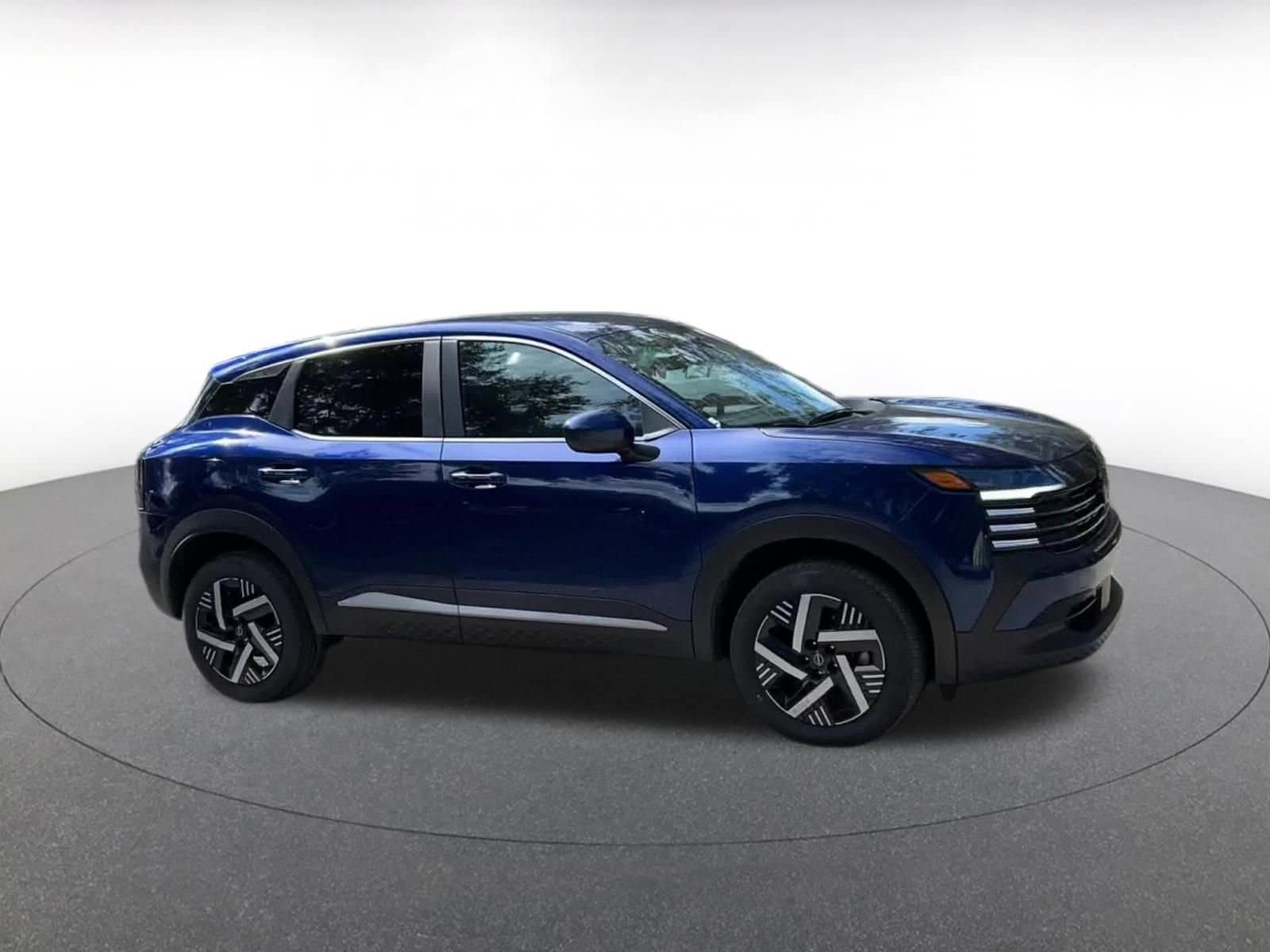 Thumbnail: 2025 Nissan Kicks - 2