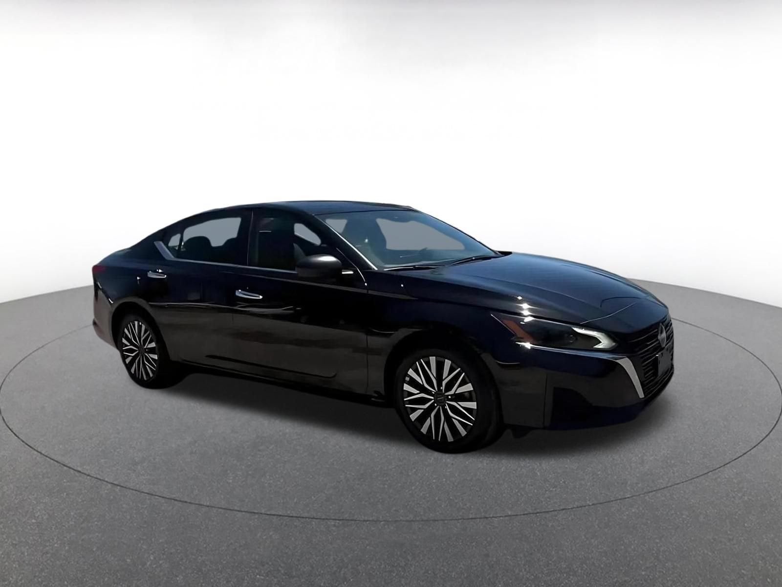 Thumbnail: 2025 Nissan Altima - 2