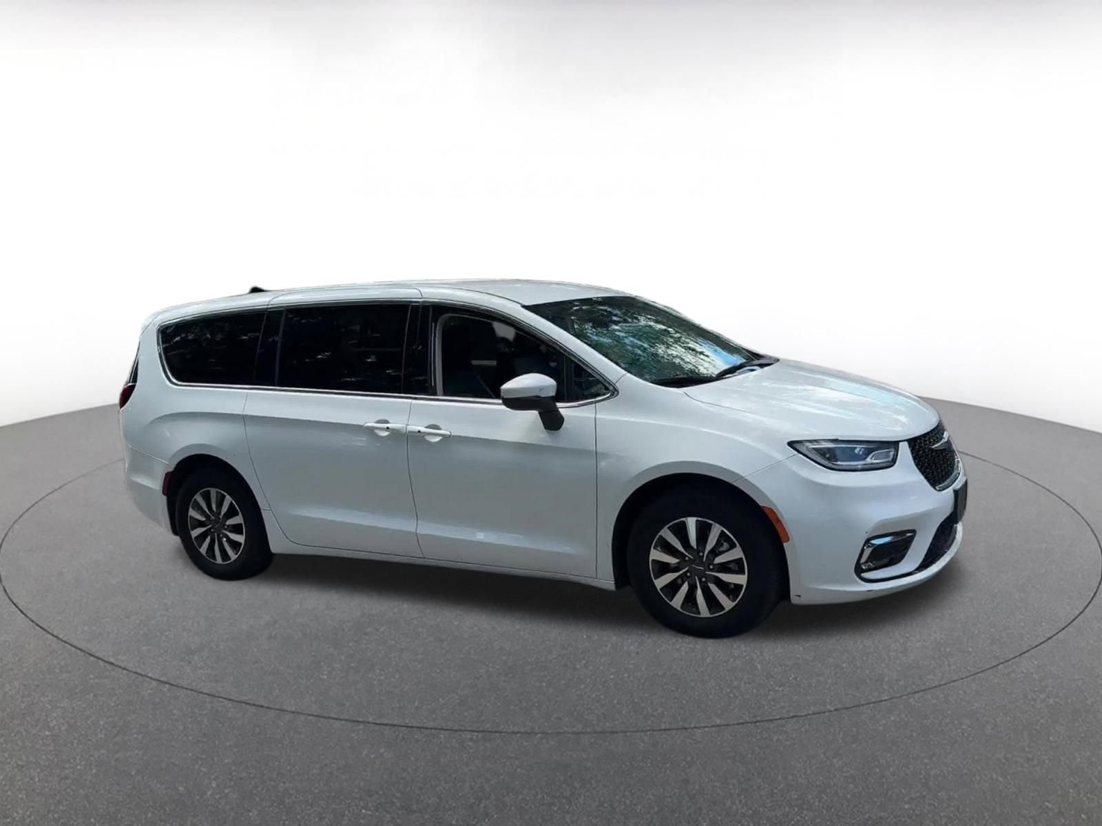 Thumbnail: 2023 Chrysler Pacifica - 2
