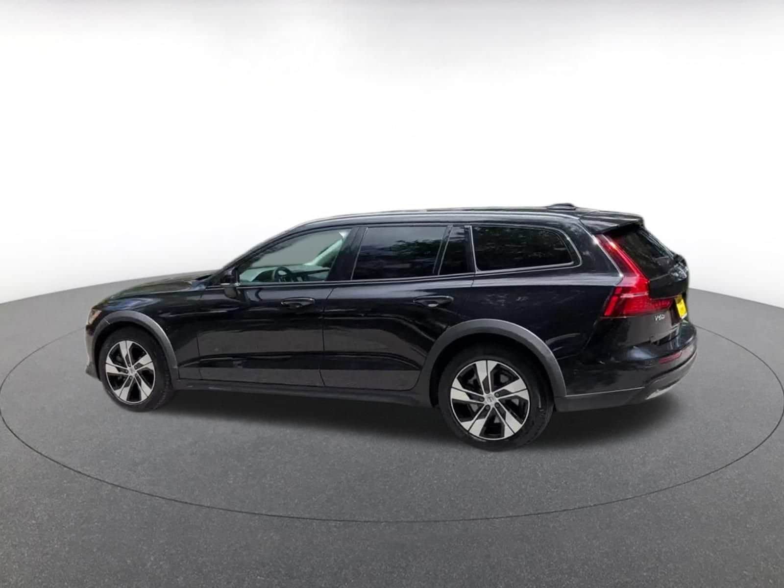 Thumbnail: 2025 Volvo S60 - 9