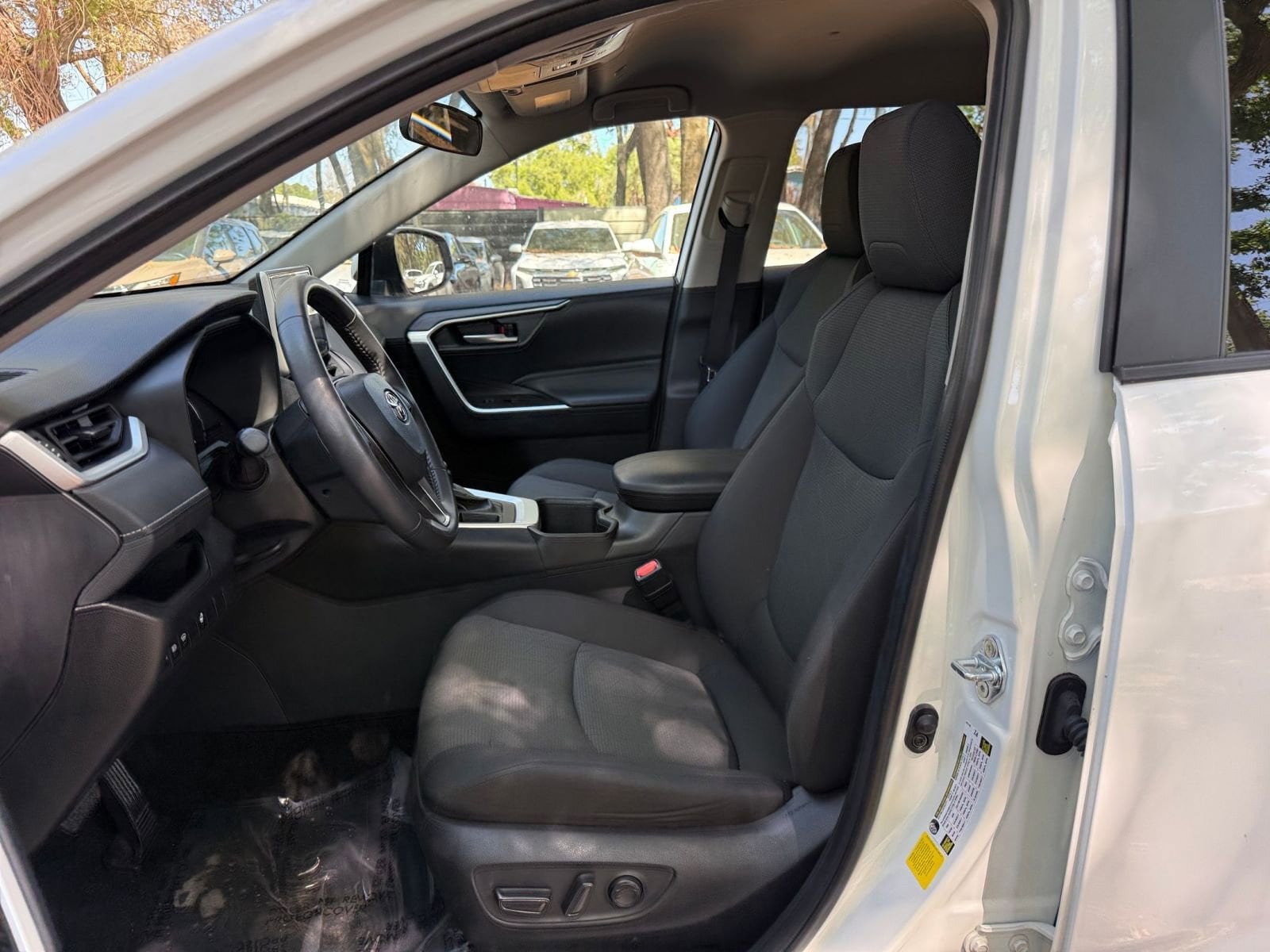 Thumbnail: 2025 Toyota RAV4 - 32