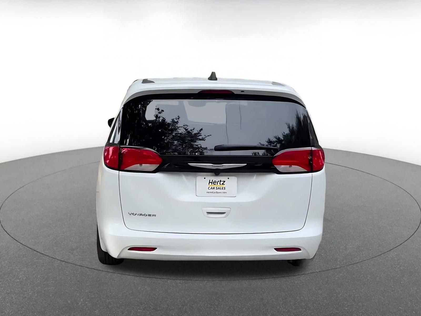 Thumbnail: 2023 Chrysler Voyager - 12