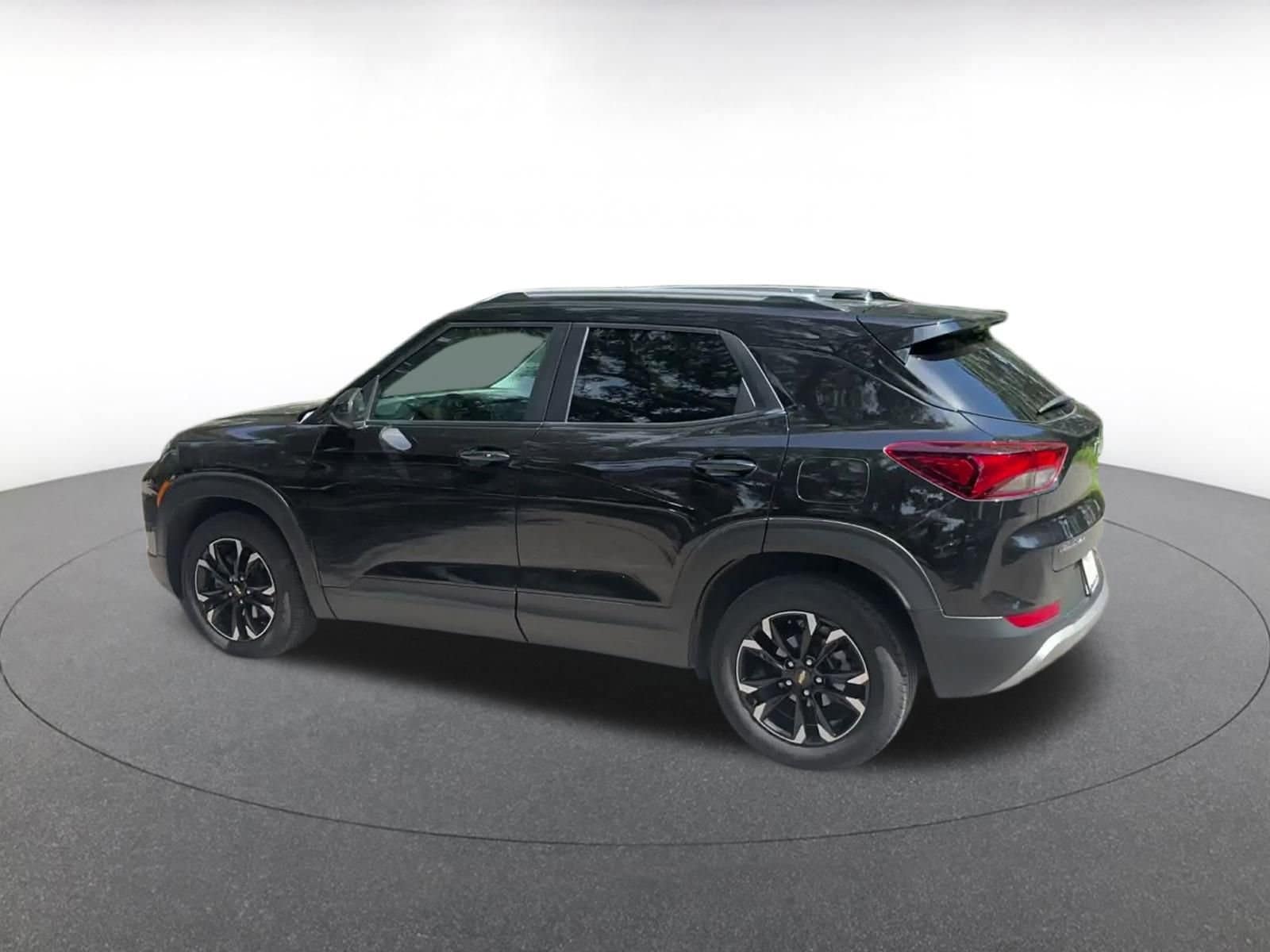 Thumbnail: 2023 Chevrolet TrailBlazer - 10