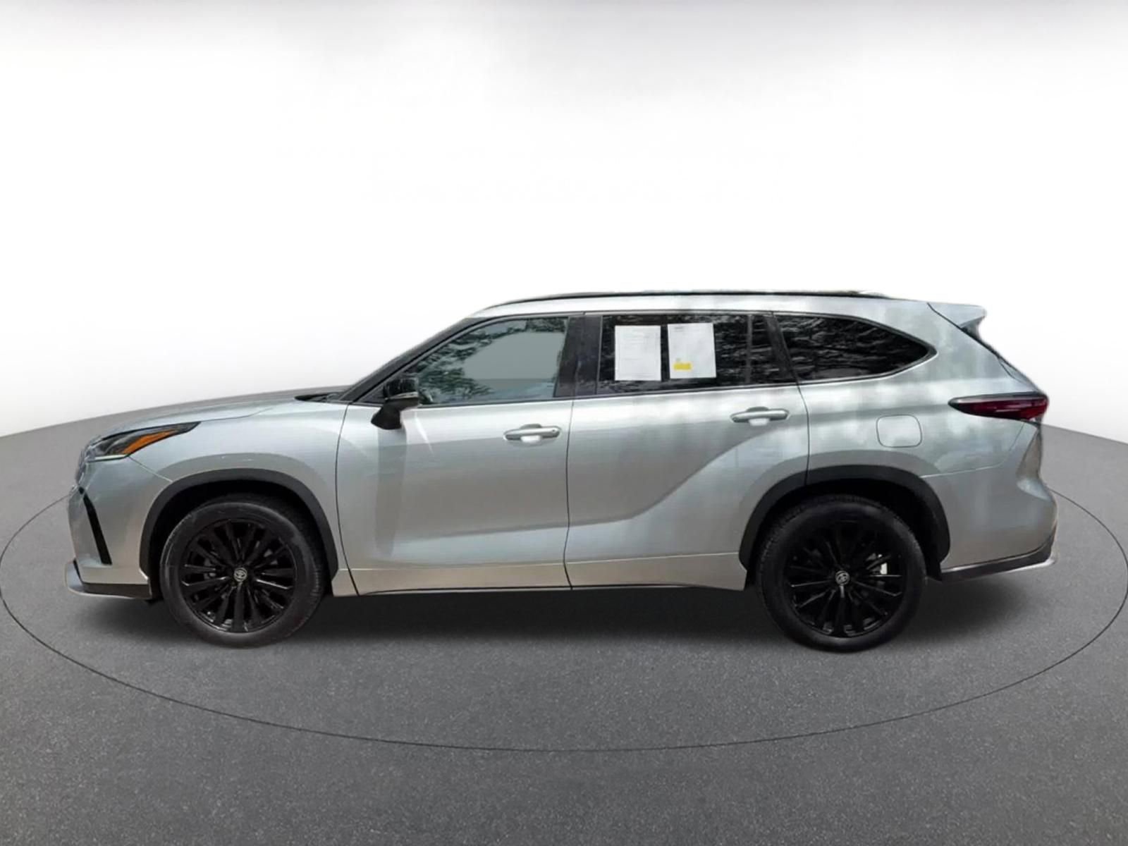 Thumbnail: 2024 Toyota Highlander - 9