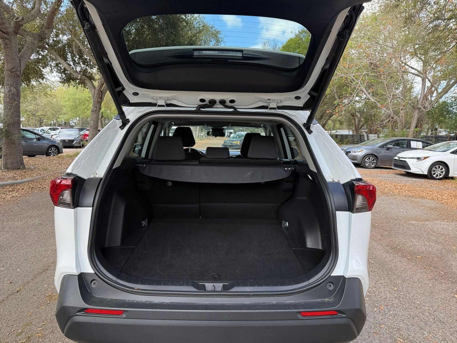 Thumbnail: 2025 Toyota RAV4 - 28