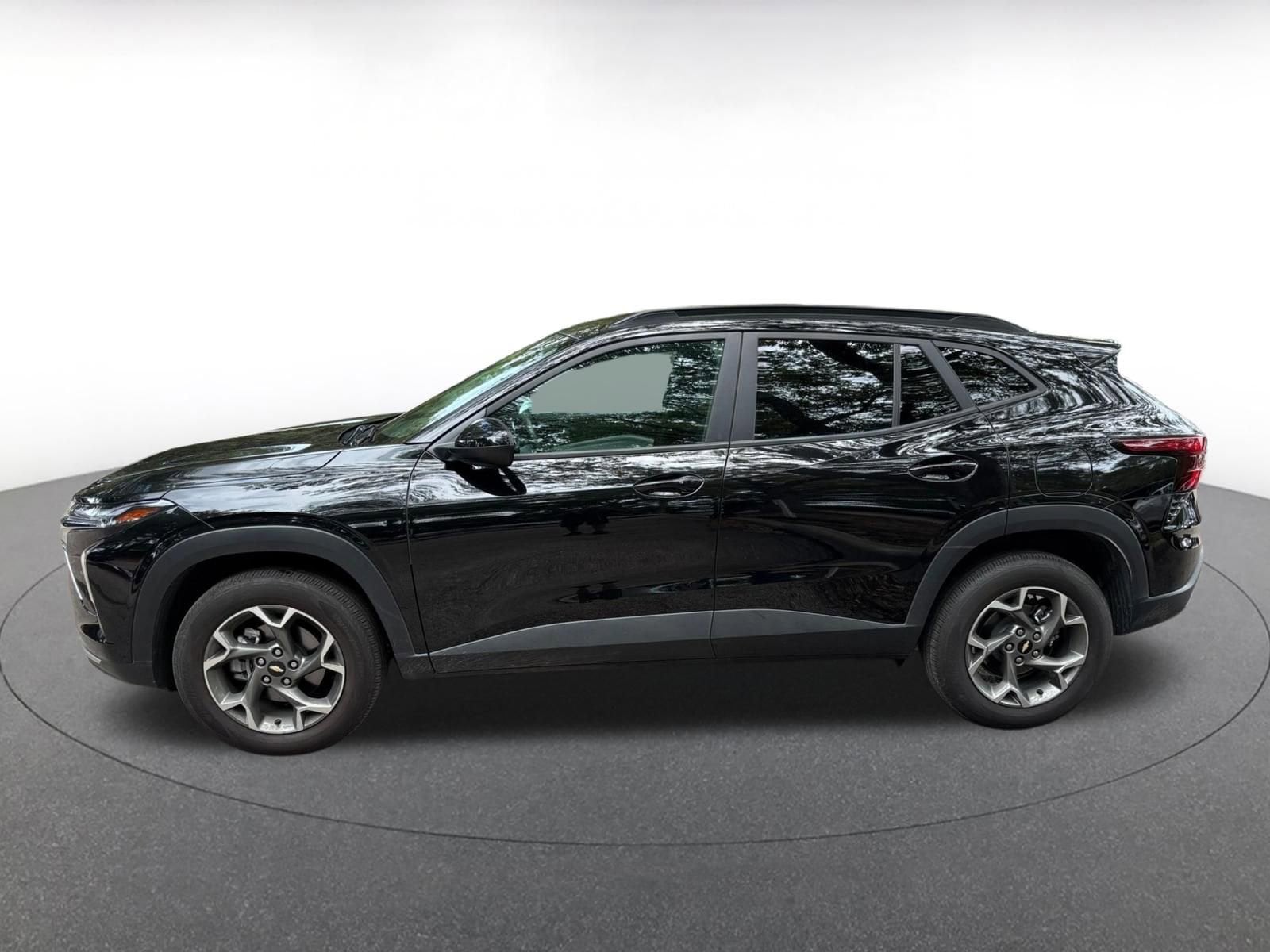 Thumbnail: 2025 Chevrolet Trax - 8