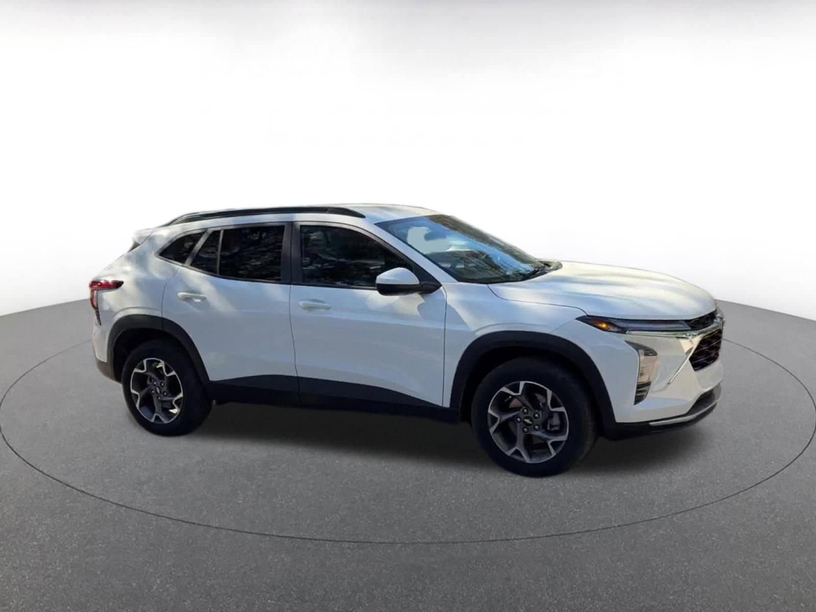 Thumbnail: 2025 Chevrolet Trax - 2