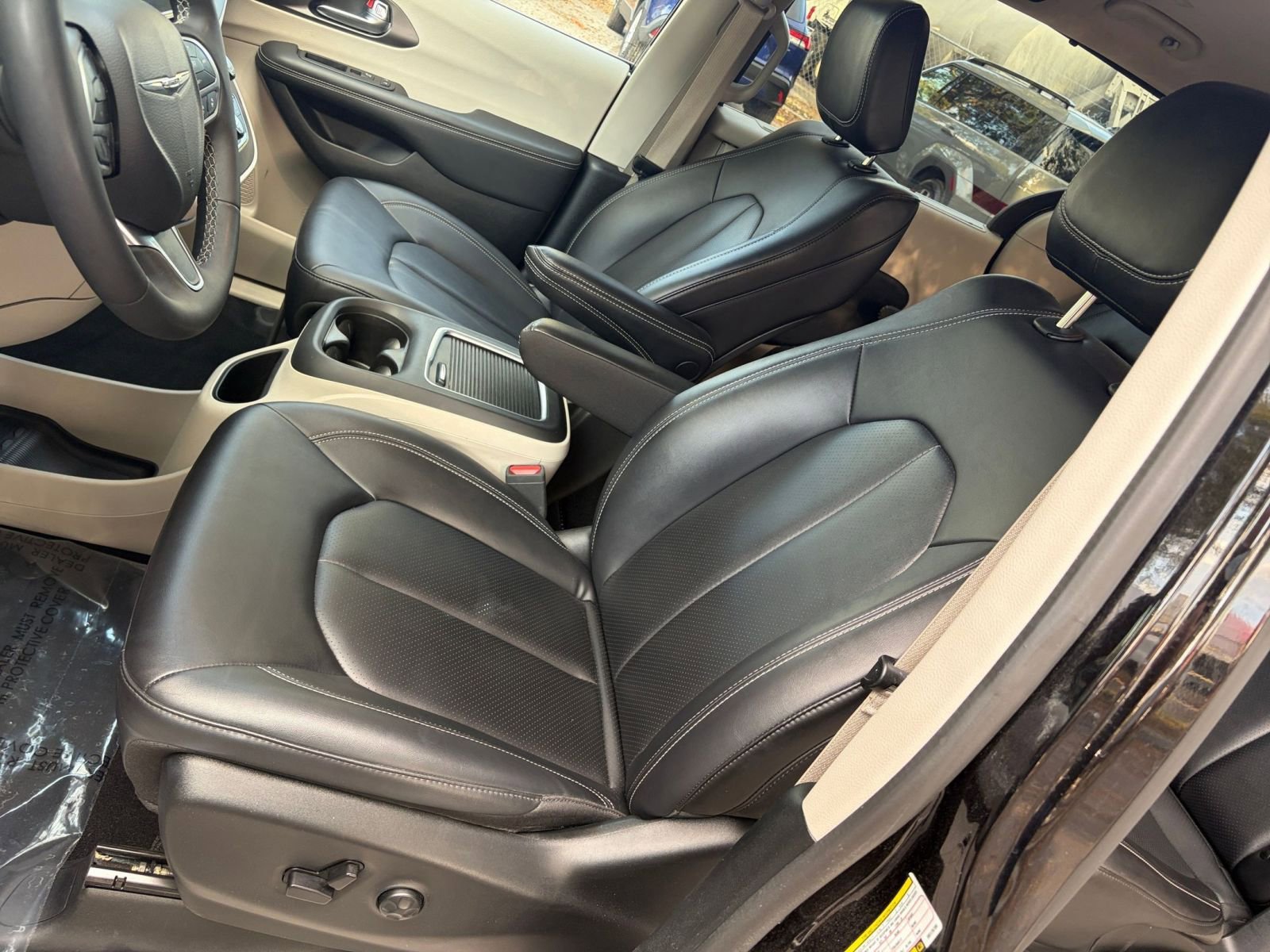 Thumbnail: 2024 Chrysler Pacifica - 32