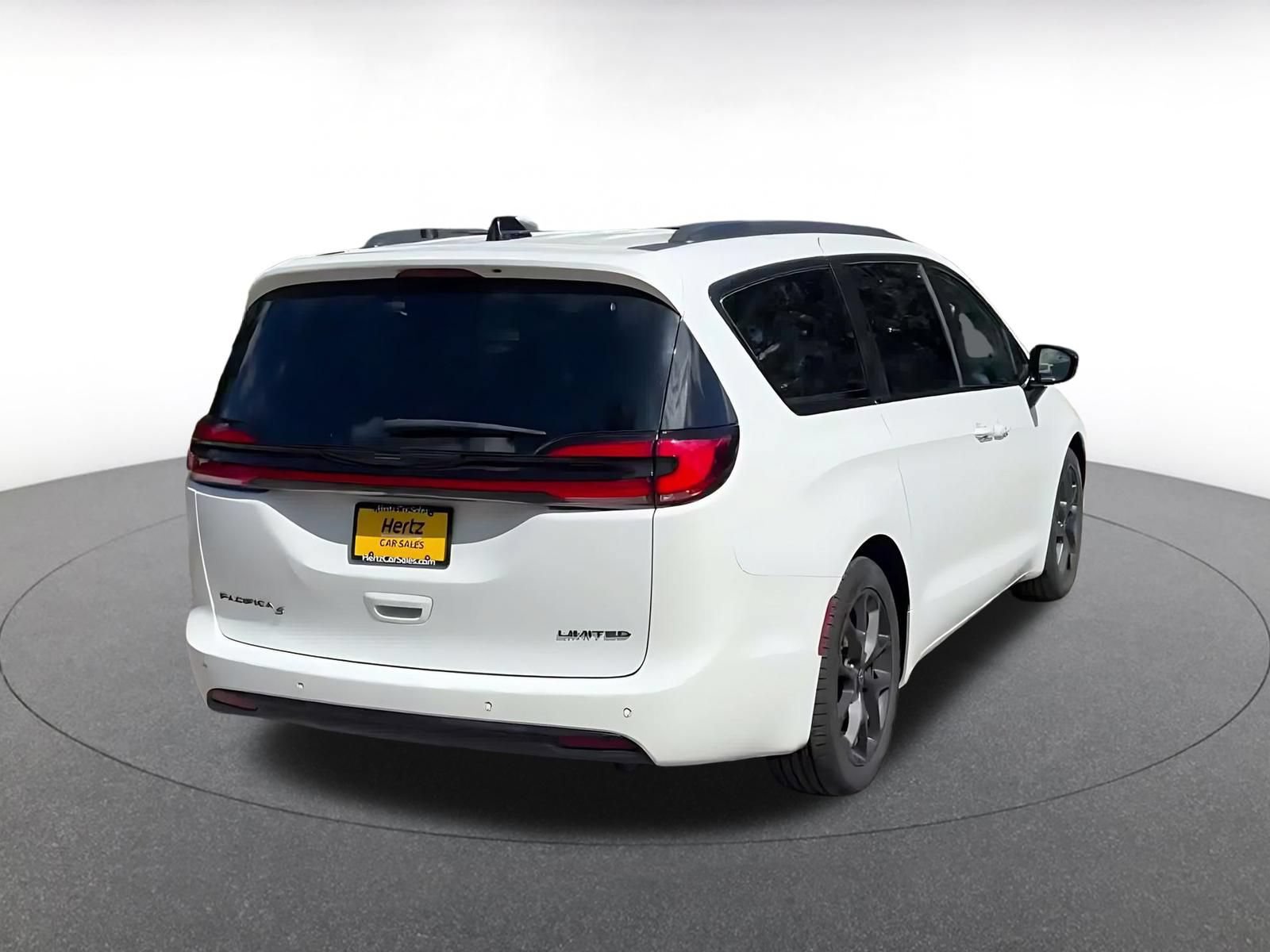 Thumbnail: 2025 Chrysler Pacifica - 13