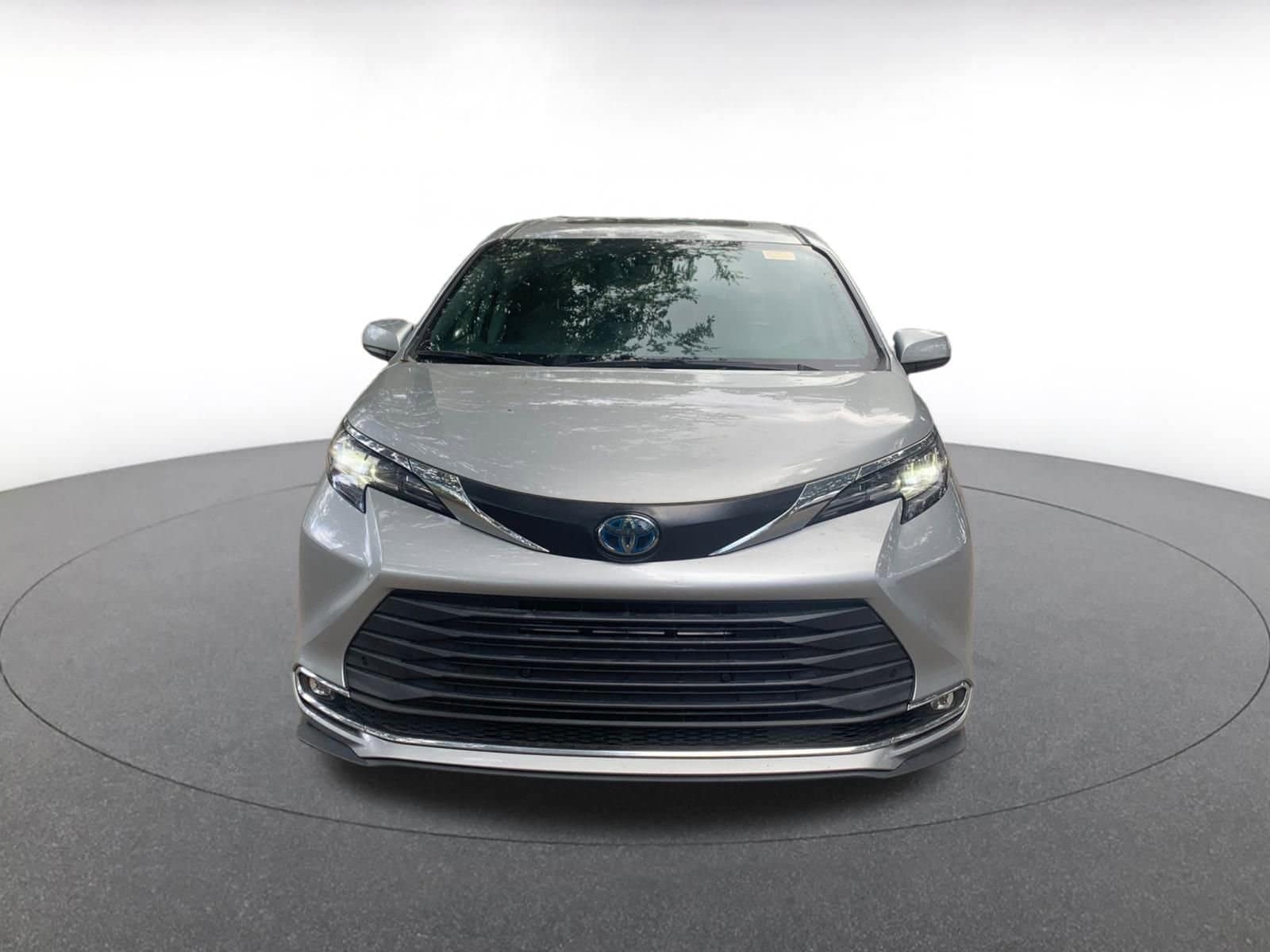 Thumbnail: 2022 Toyota Sienna - 2