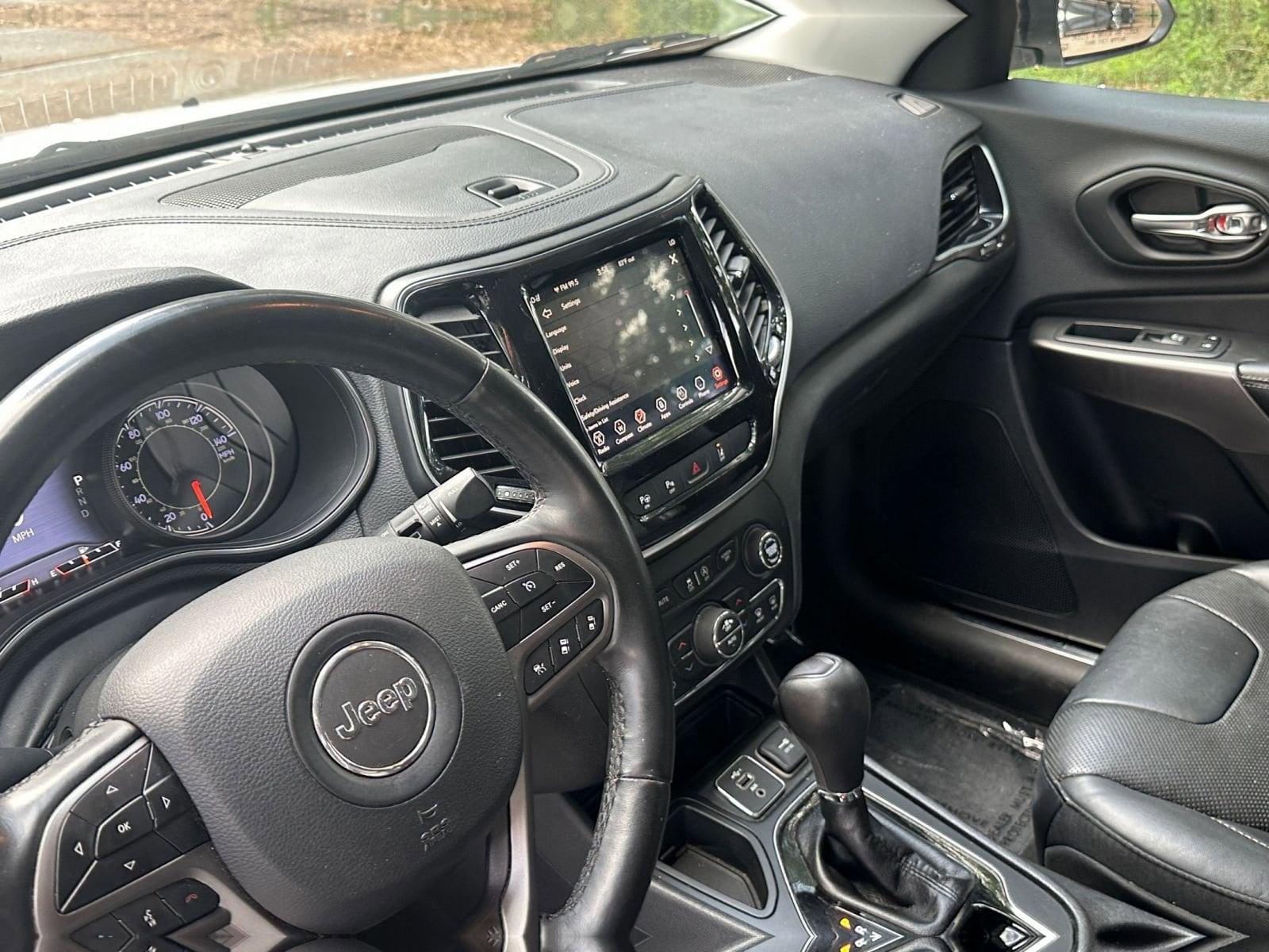 Thumbnail: 2019 Jeep Cherokee - 33
