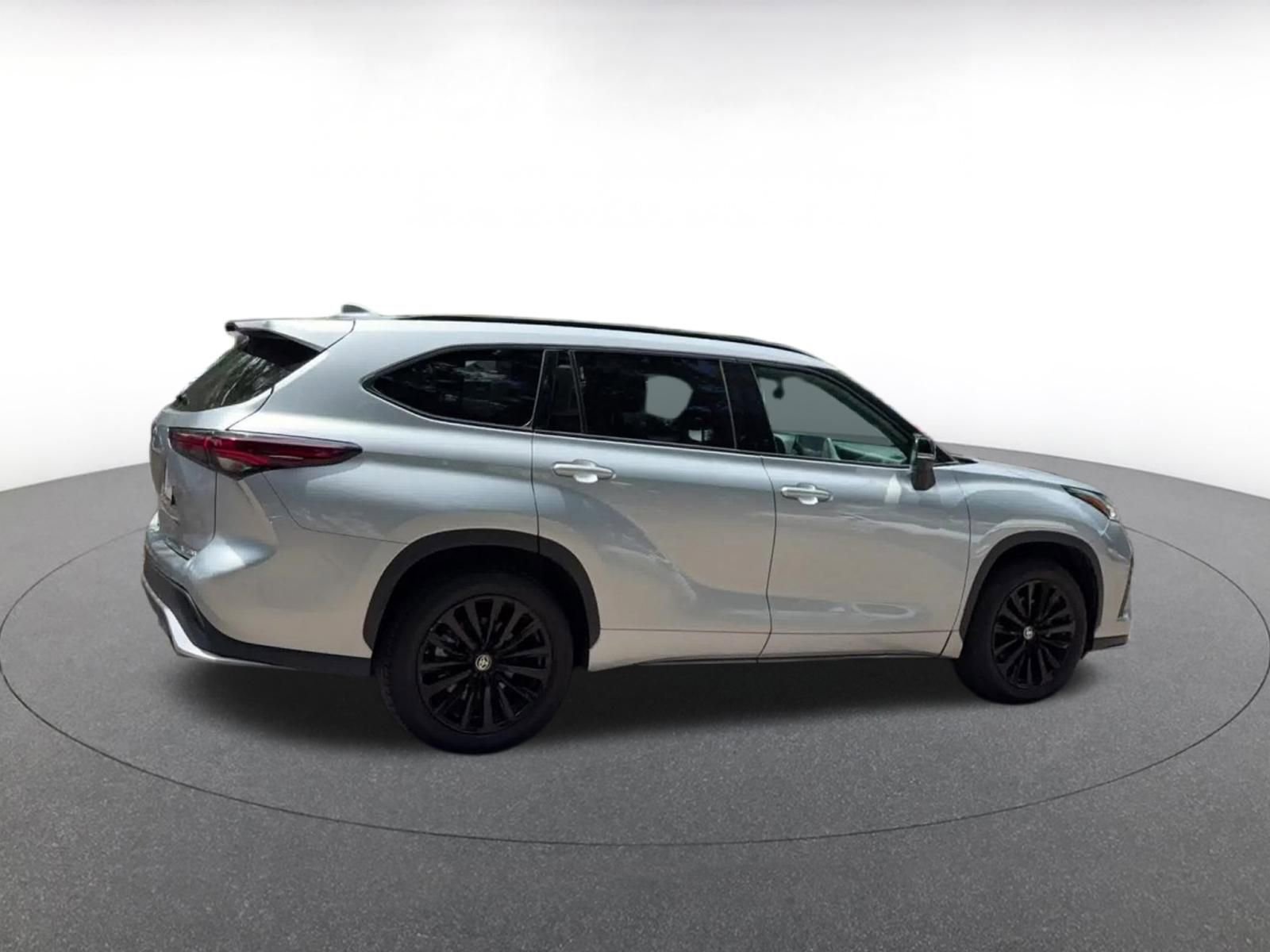 Thumbnail: 2024 Toyota Highlander - 15