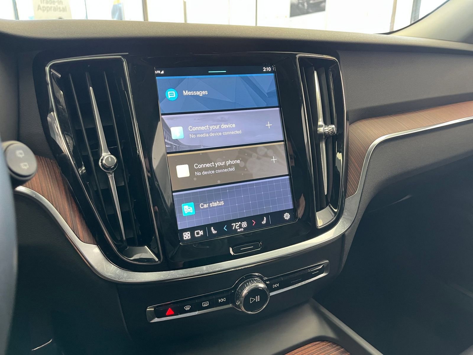 Thumbnail: 2025 Volvo S60 - 21