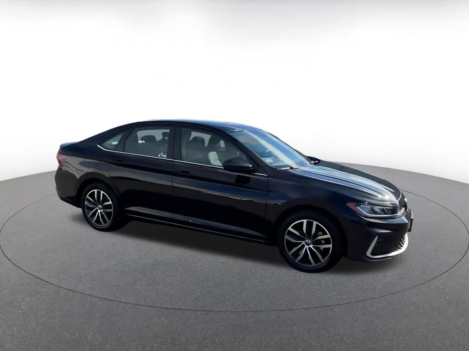 Thumbnail: 2025 Volkswagen Jetta - 2