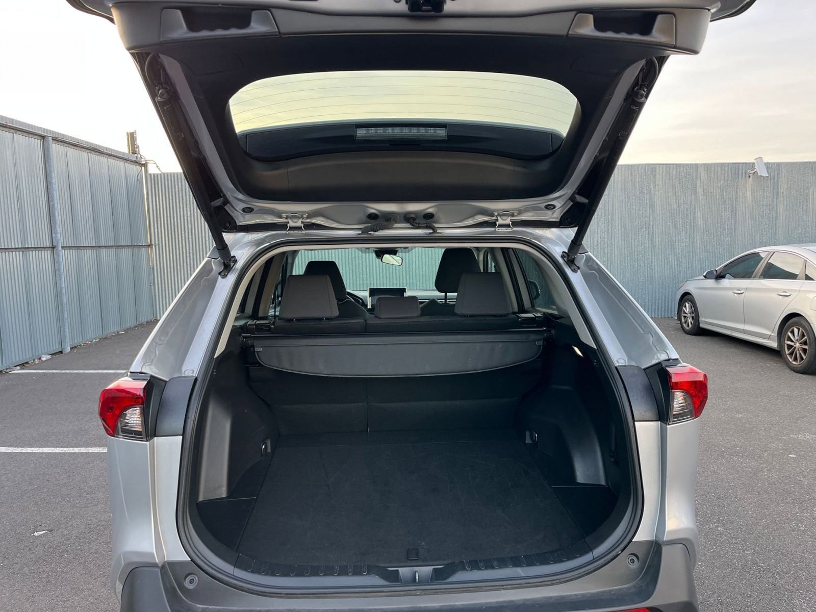 Thumbnail: 2025 Toyota RAV4 - 31