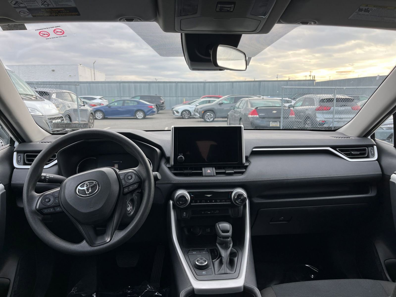 Thumbnail: 2025 Toyota RAV4 - 32