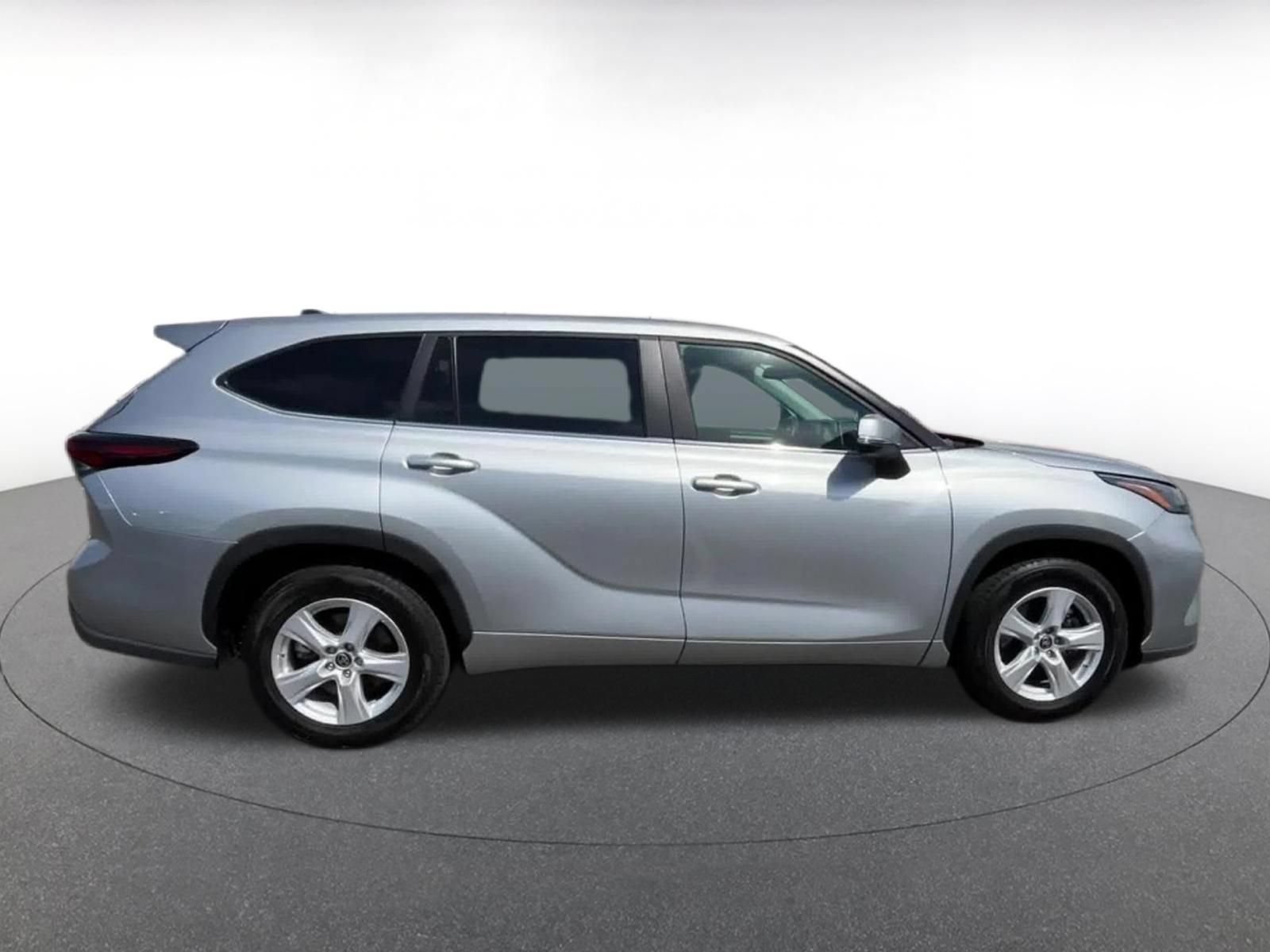 Thumbnail: 2025 Toyota Highlander - 13