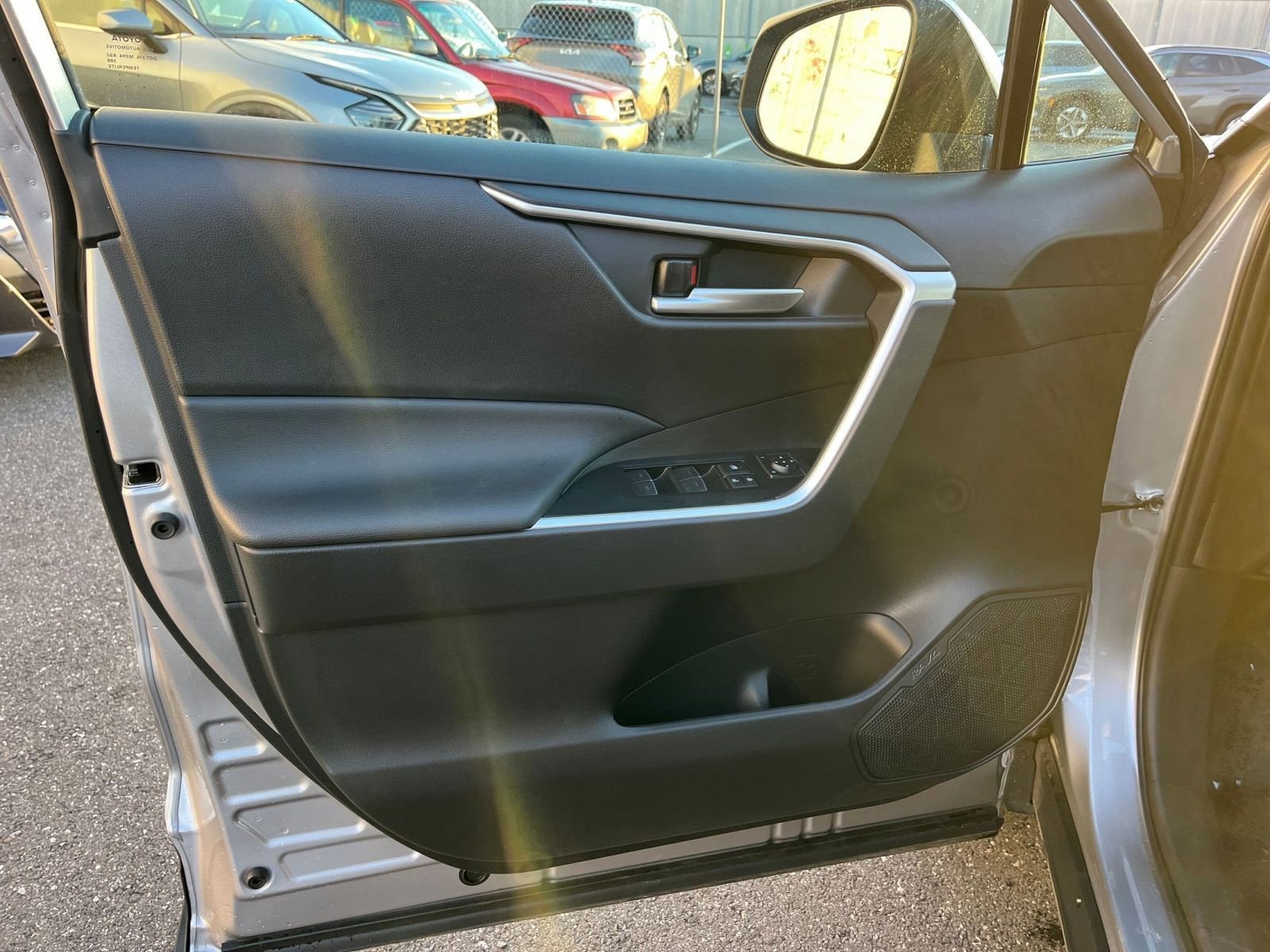 Thumbnail: 2025 Toyota RAV4 - 20