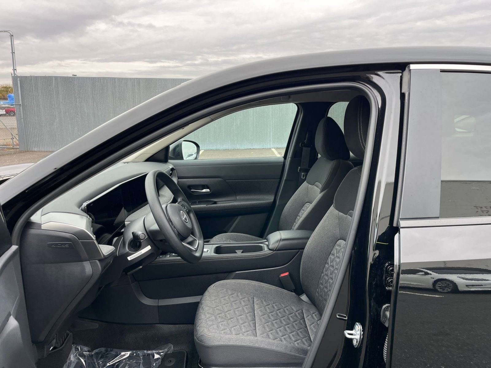 Thumbnail: 2025 Nissan Kicks - 25