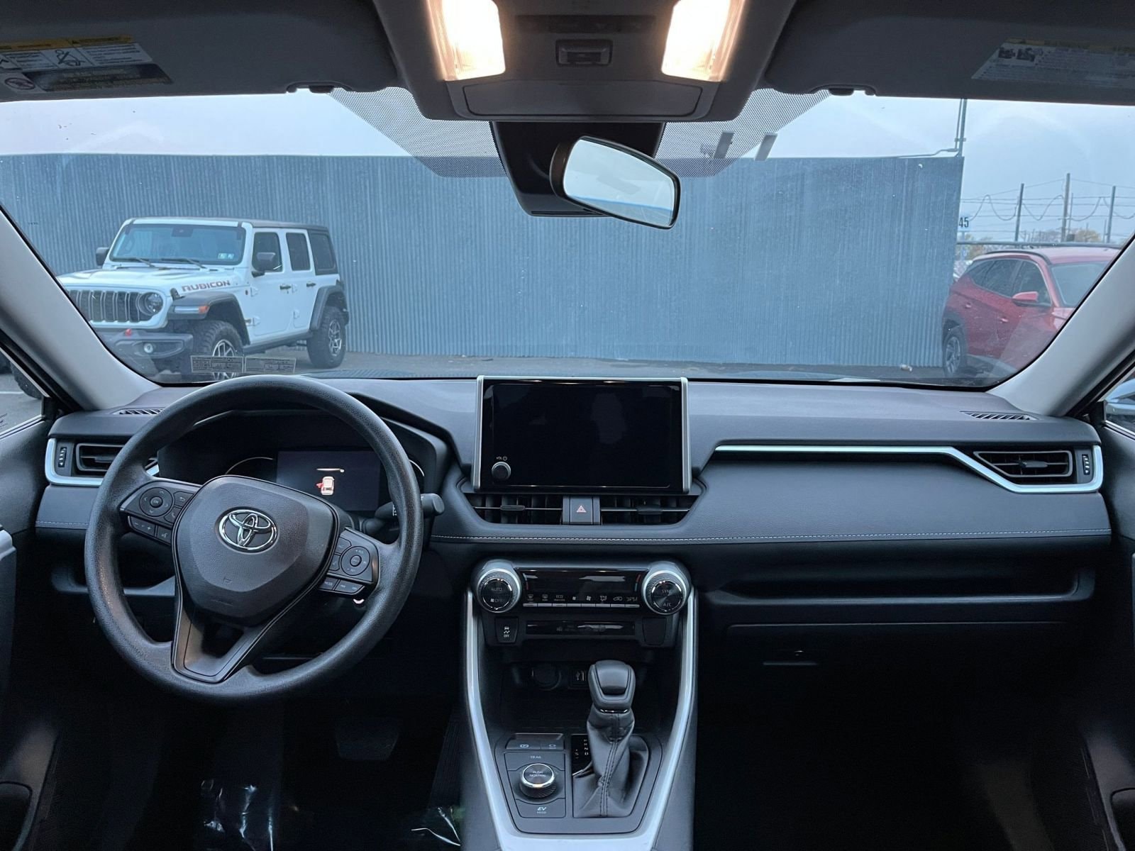 Thumbnail: 2025 Toyota RAV4 - 32