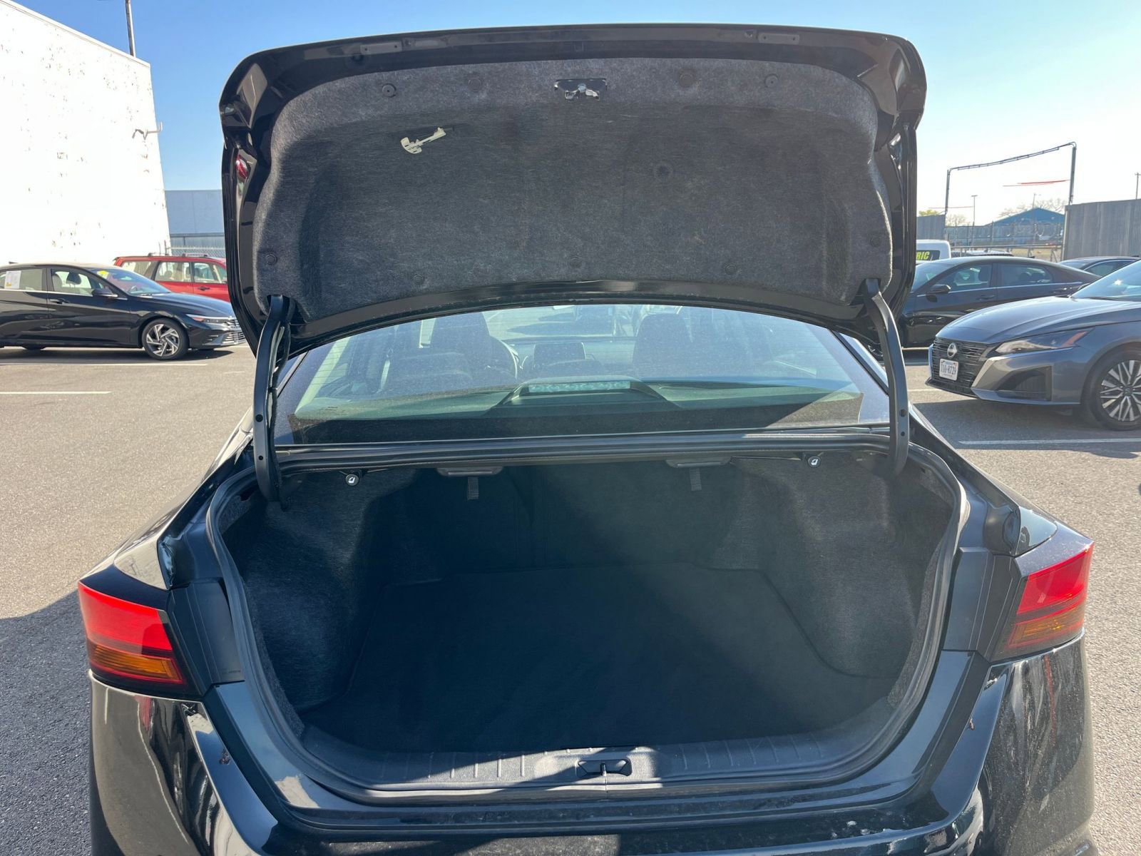 Thumbnail: 2025 Nissan Altima - 32