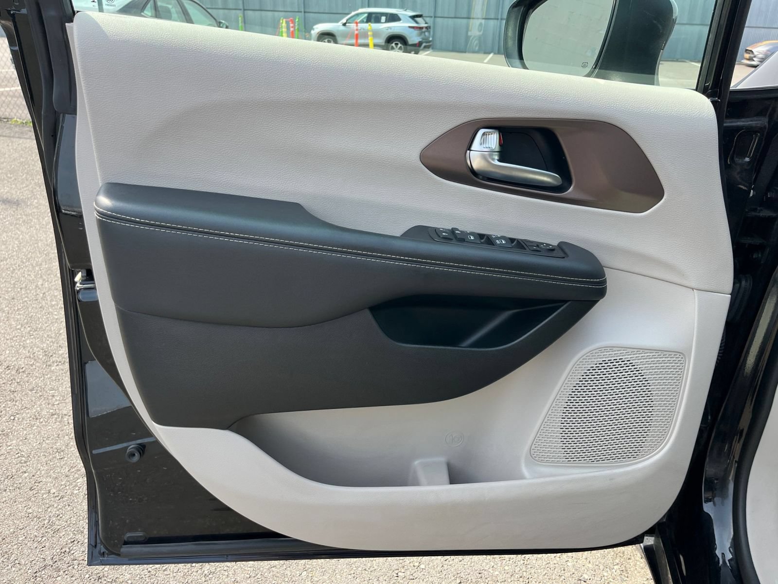 Thumbnail: 2024 Chrysler Voyager - 15