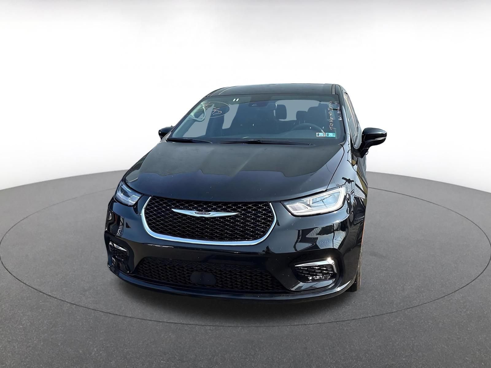 Thumbnail: 2025 Chrysler Pacifica - 3