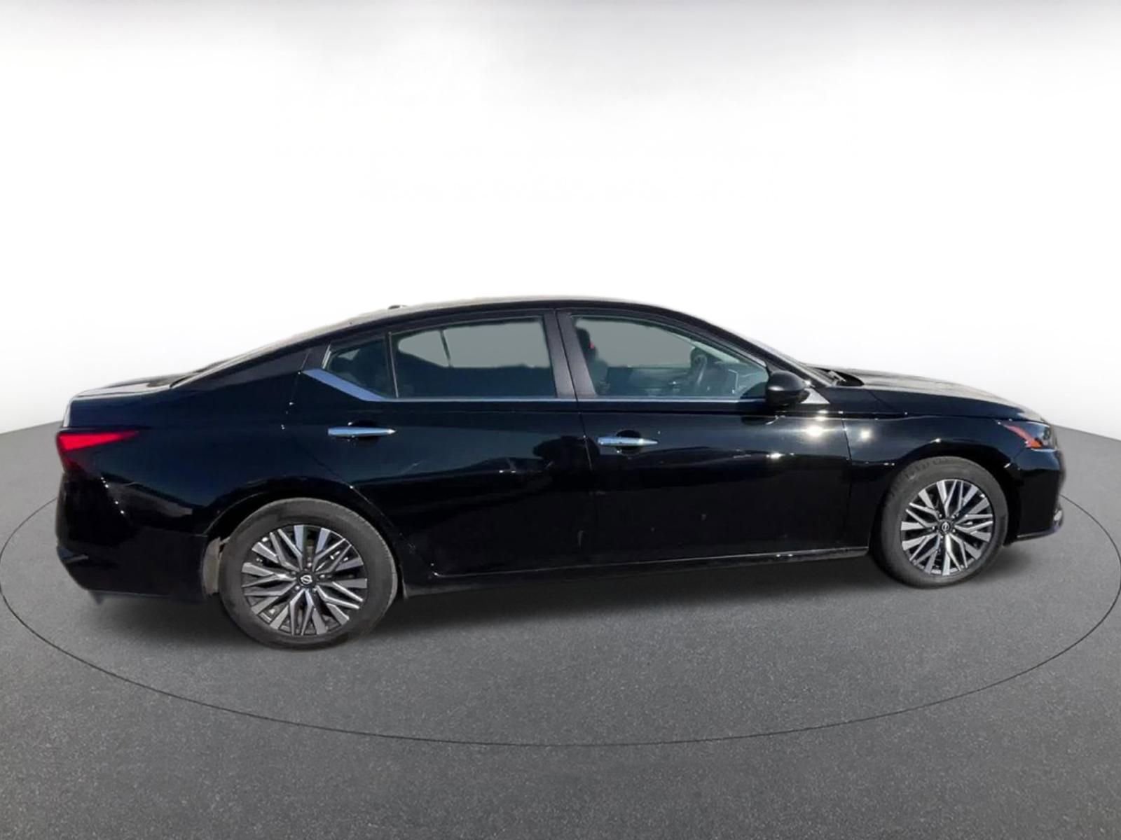 Thumbnail: 2025 Nissan Altima - 16