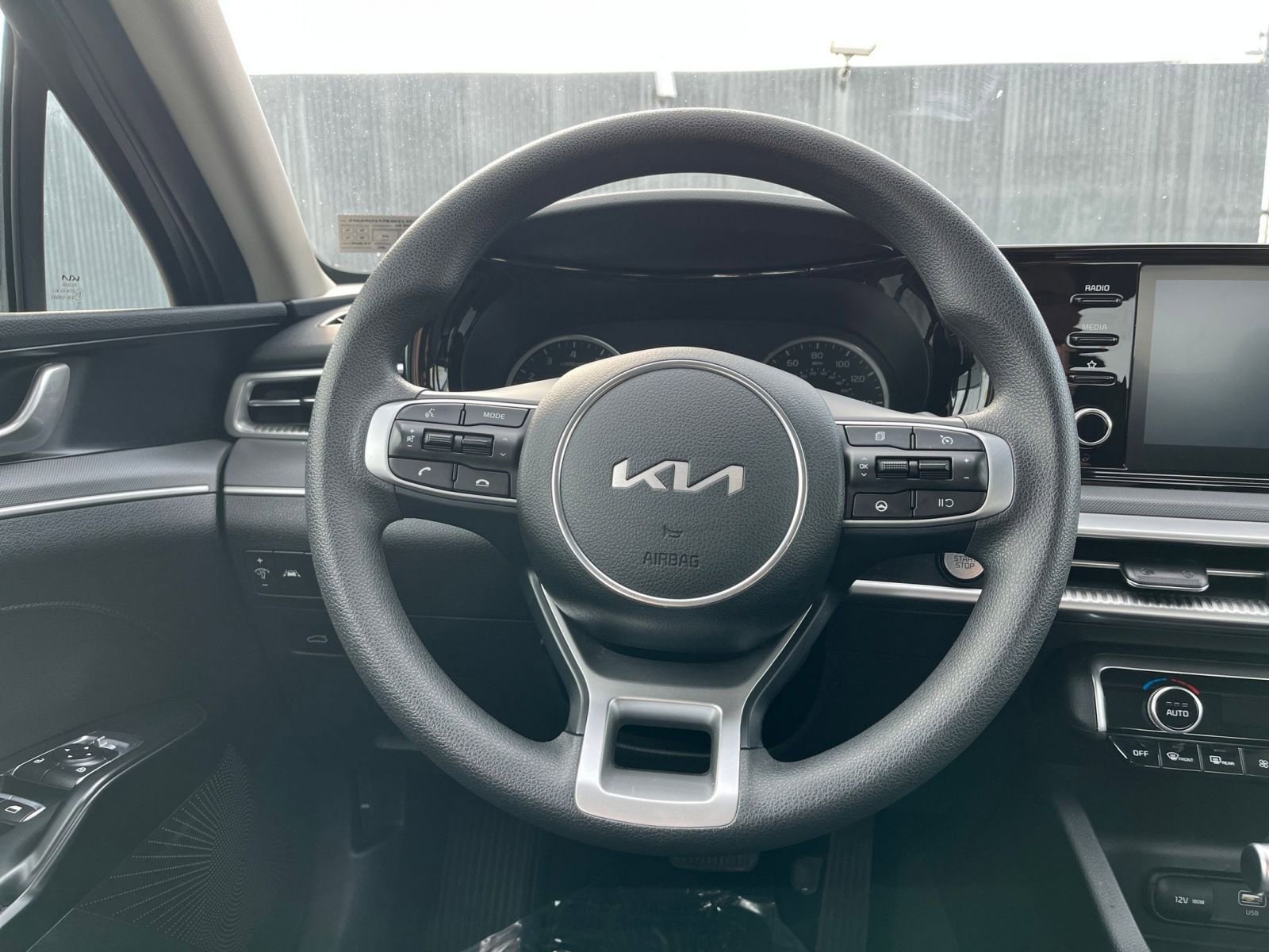 2023 Kia K5 LXS 26