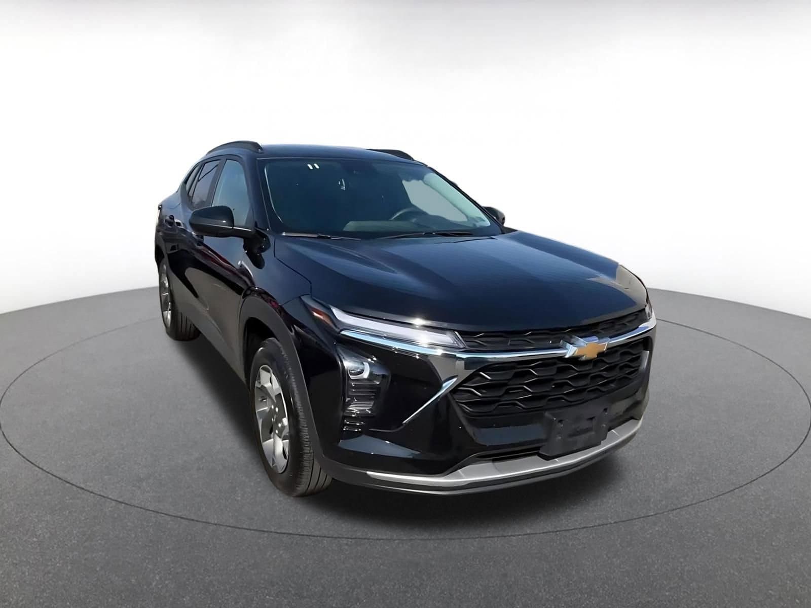 Thumbnail: 2025 Chevrolet Trax - 3