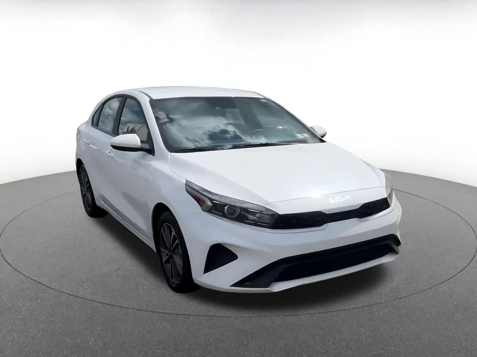 Thumbnail: 2024 Kia Forte - 3