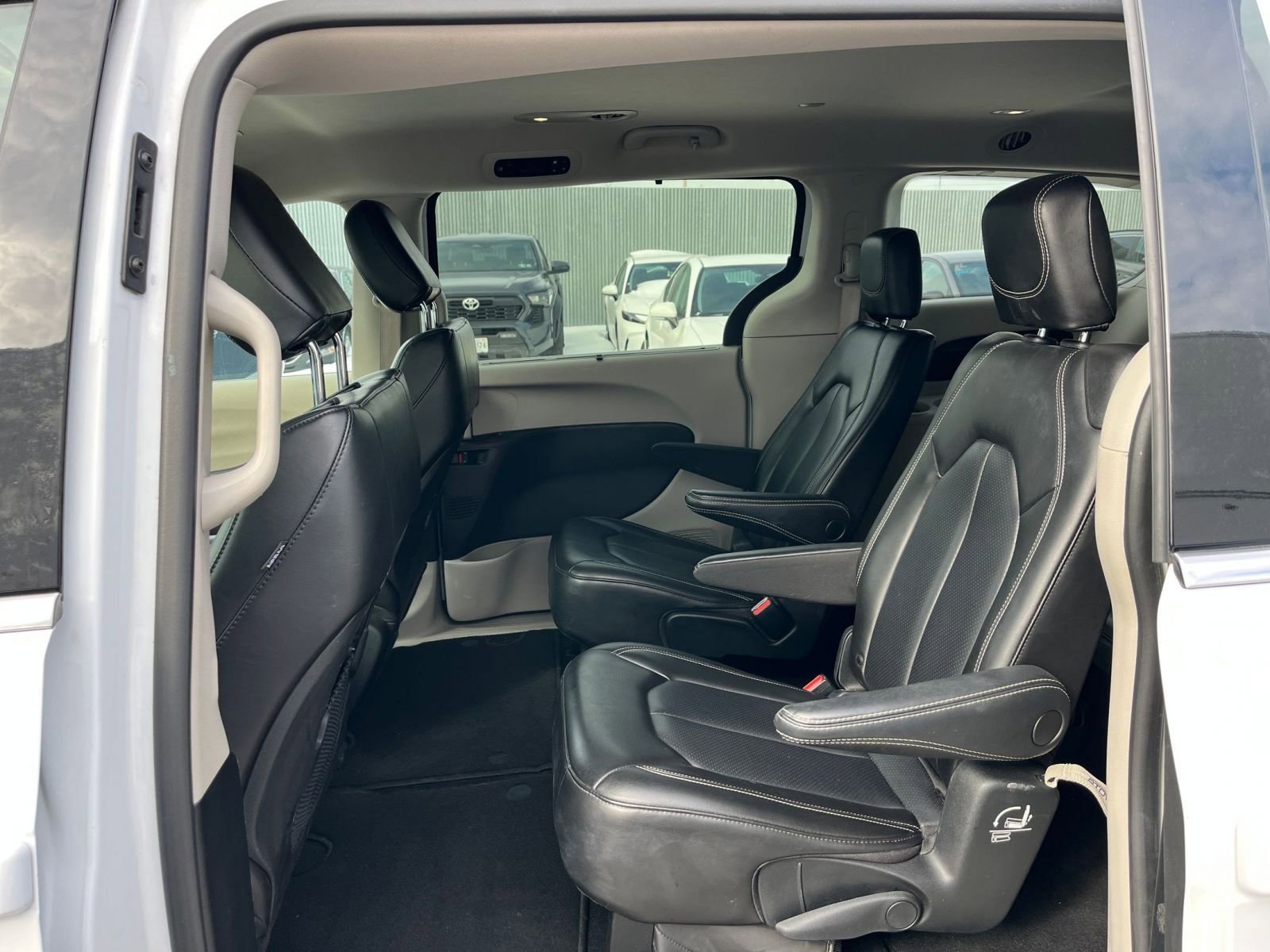 Thumbnail: 2023 Chrysler Pacifica - 27